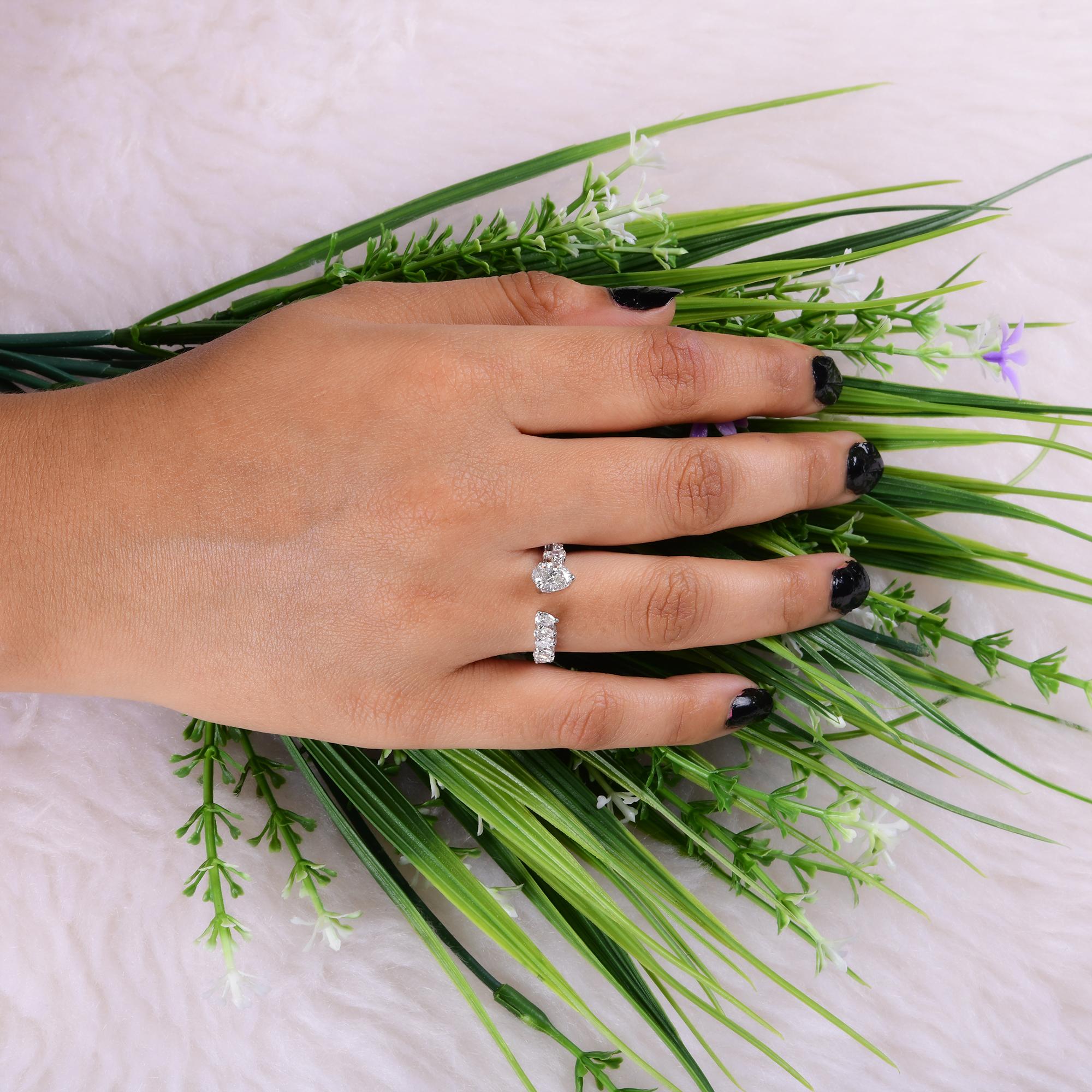 Bague manchette en or blanc 18 carats avec diamants de forme ovale de 1,32 carat Pour femmes en vente