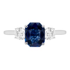 1.32 Karat Saphir und Diamant Drei-Stein-Platin-Verlobungsring