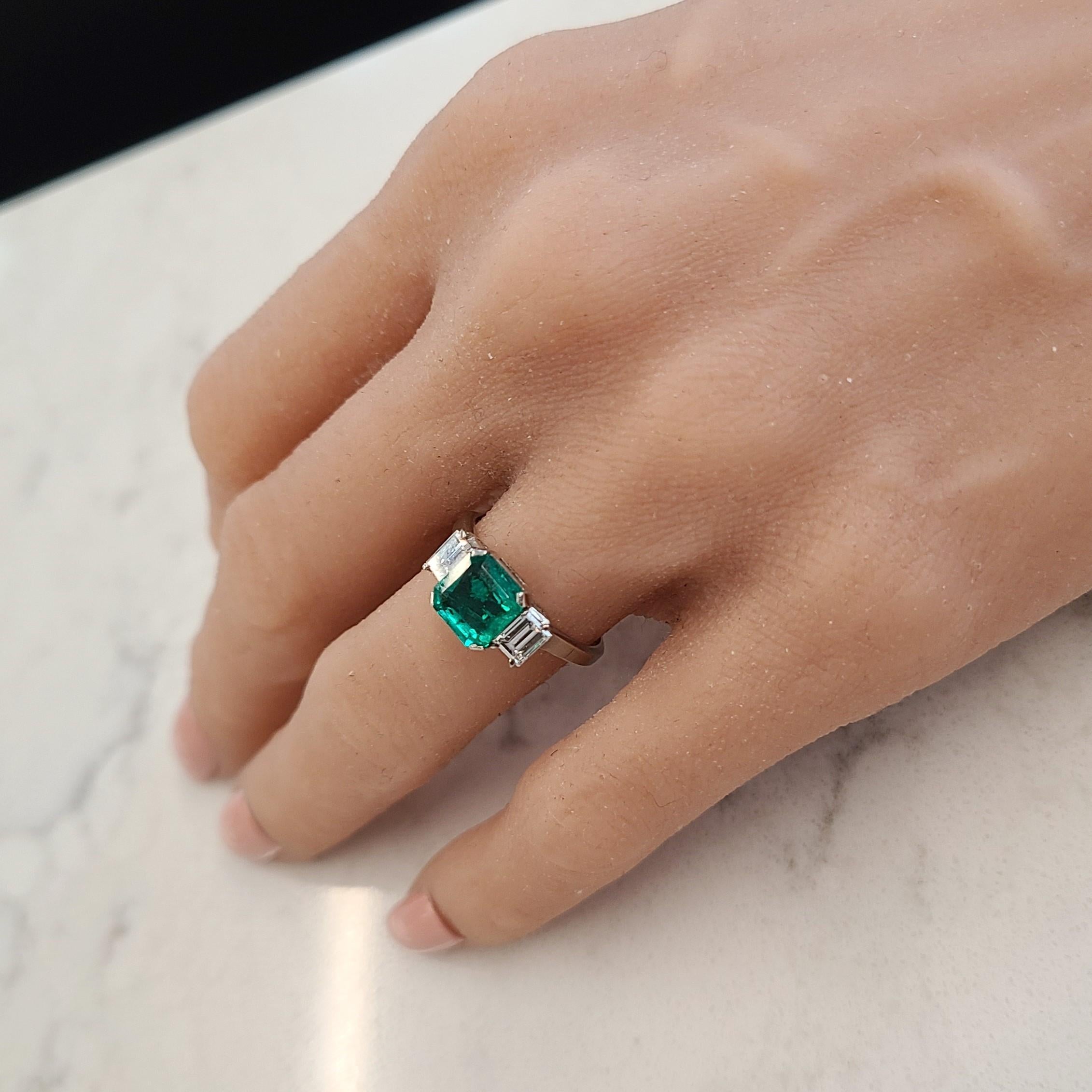1.32 Carat Square Columbian Emerald & Diamond Ring in Platinum In New Condition For Sale In Chicago, IL