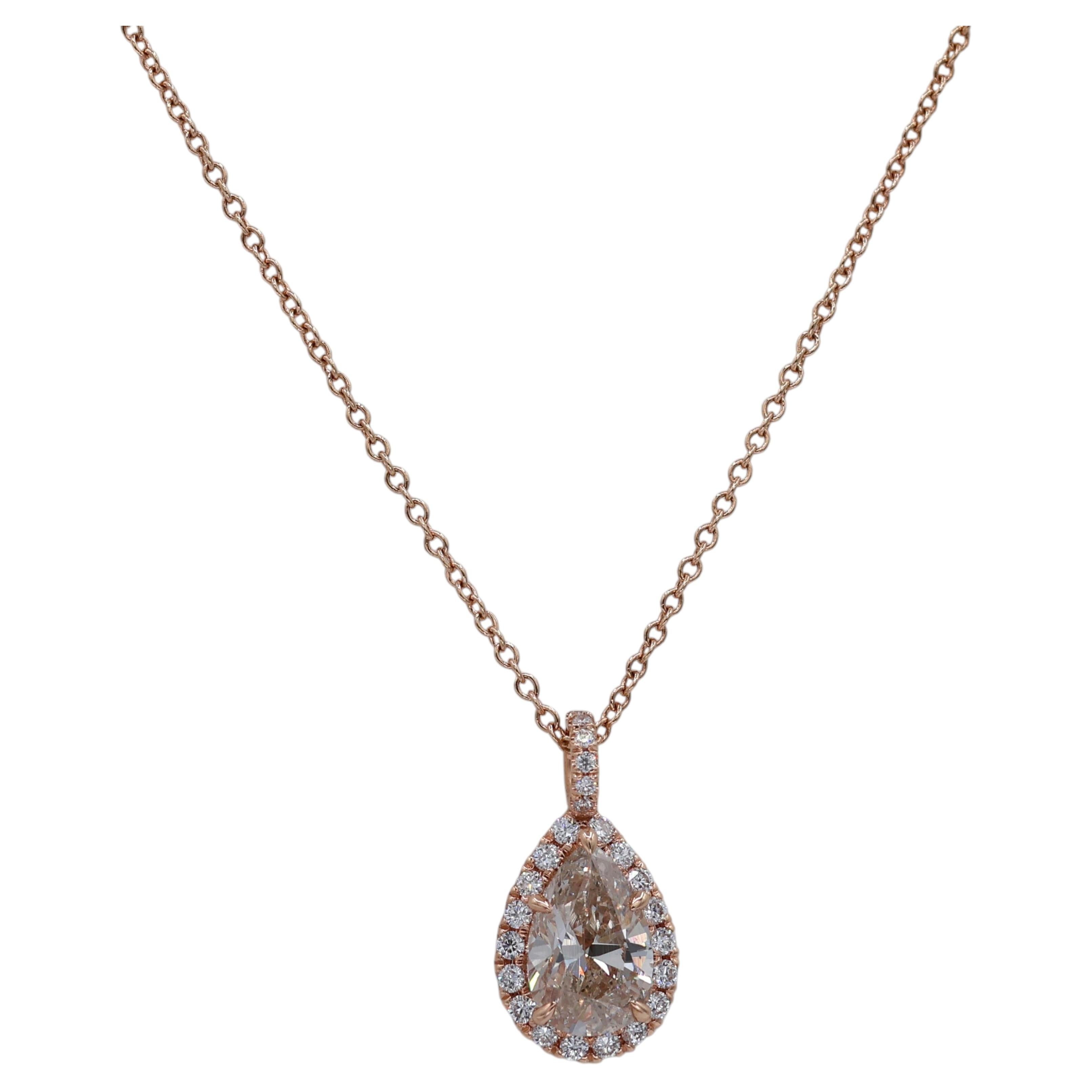 Collana con ciondolo a forma di pera in oro rosa 18 carati con peso totale di 1,32 carati
