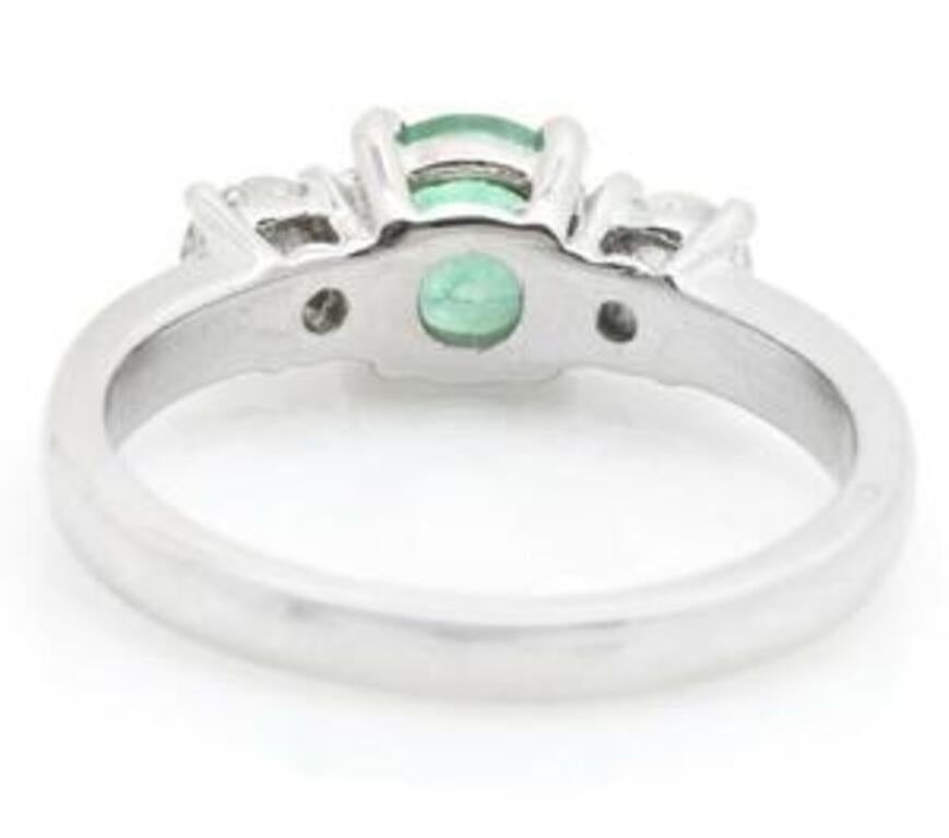 1.32 Carat Natural Emerald and Diamond 14 Karat Solid White Gold Ring In New Condition For Sale In Los Angeles, CA