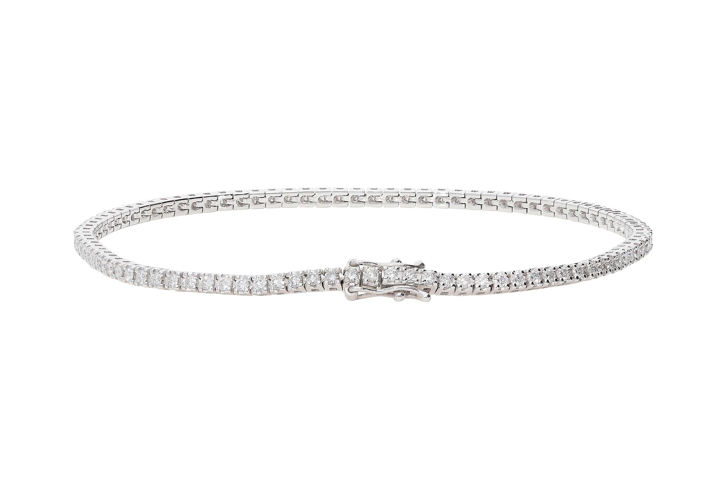 Round Cut 1.32 Carat White GVS Diamonds 18 Karat White Gold Tennis Bracelet For Sale