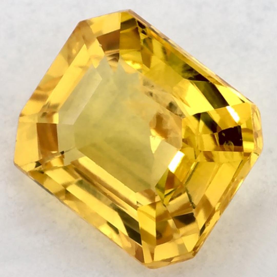 Ce saphir jaune naturel offre élégance et sophistication. Avec sa riche saturation de couleurs et sa coupe précise, il constitue la pièce maîtresse parfaite pour une bague de fiançailles ou une conception de bijoux de luxe.

Ce saphir provient du