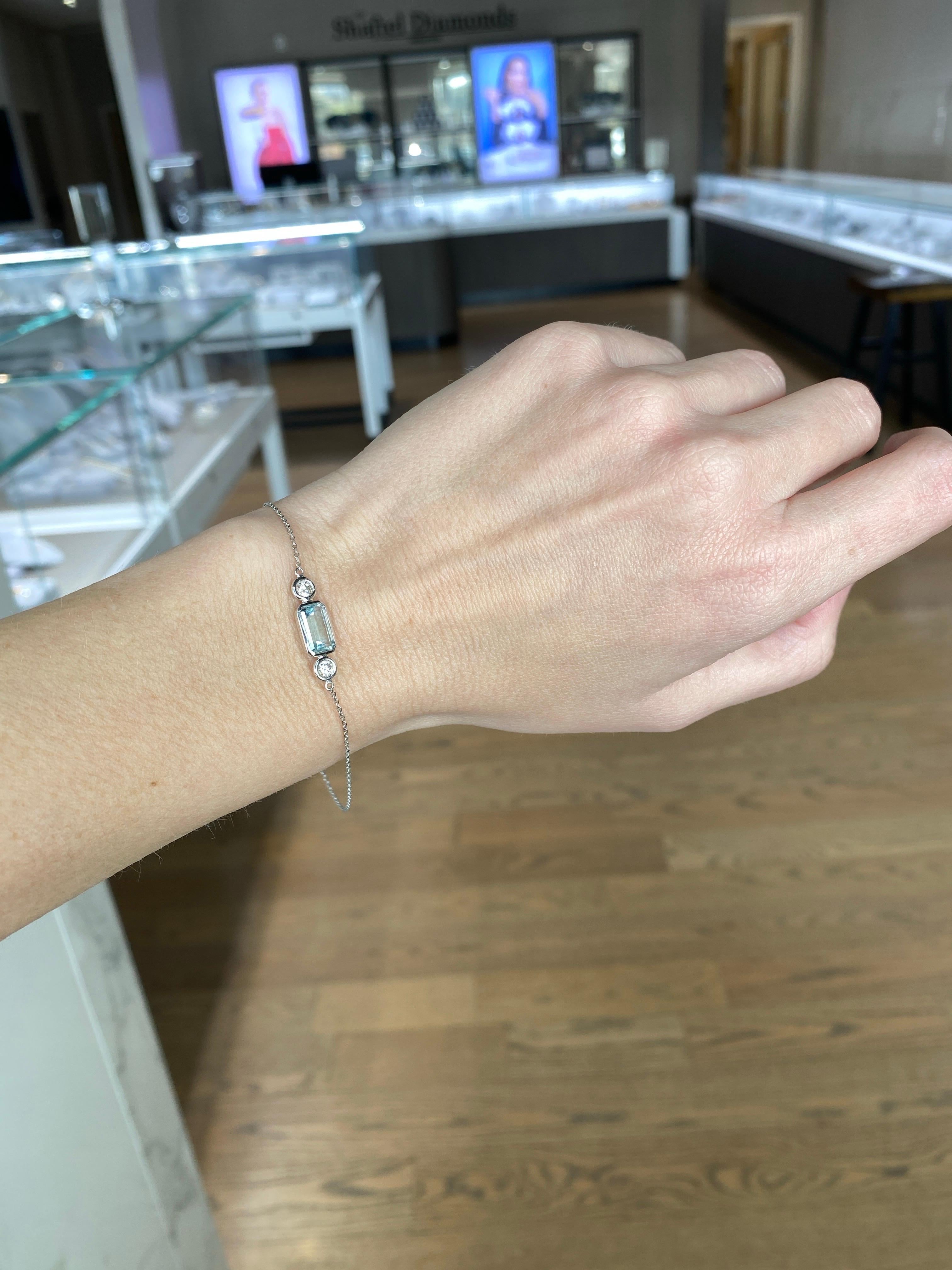1.32 Emerald Cut Bezel Set Aquamarine and Diamond Bracelet In New Condition For Sale In Houston, TX