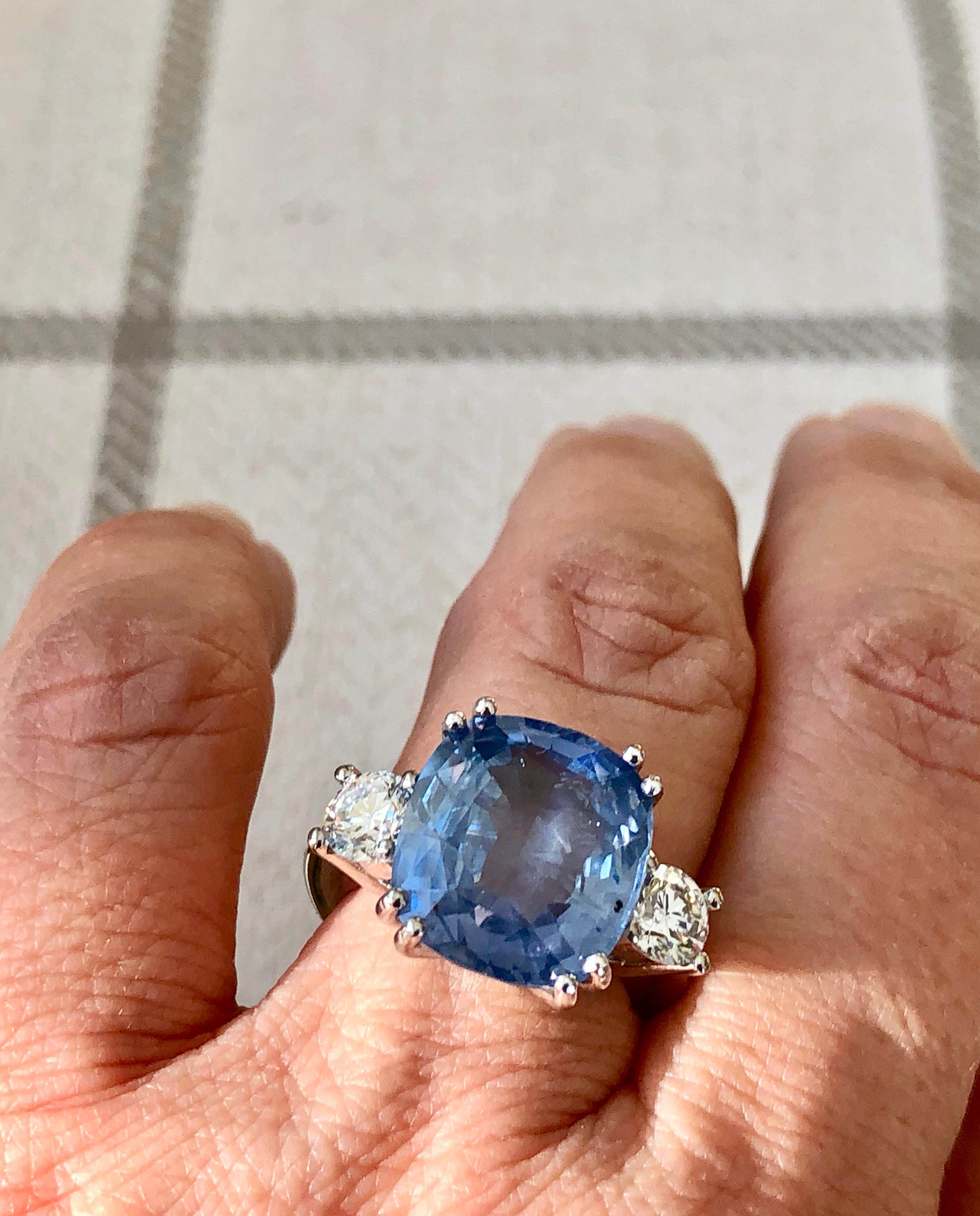 Emeralds Maravellous 13.10 Carat Unheated Ceylon Blue Sapphire Diamond Ring For Sale 2