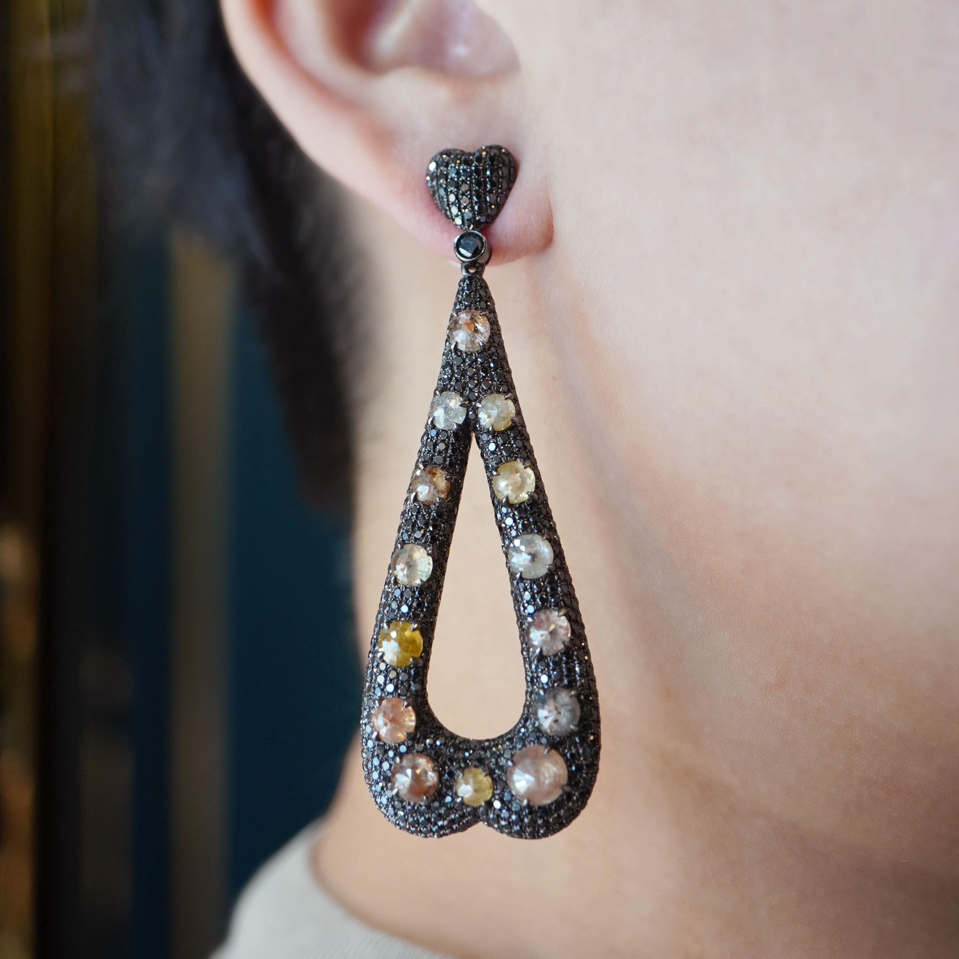 Women's or Men's 13.20 Carat Mughal Cut Diamond 6.86 Carat Black Diamond 18k Gold Dangle Earring For Sale