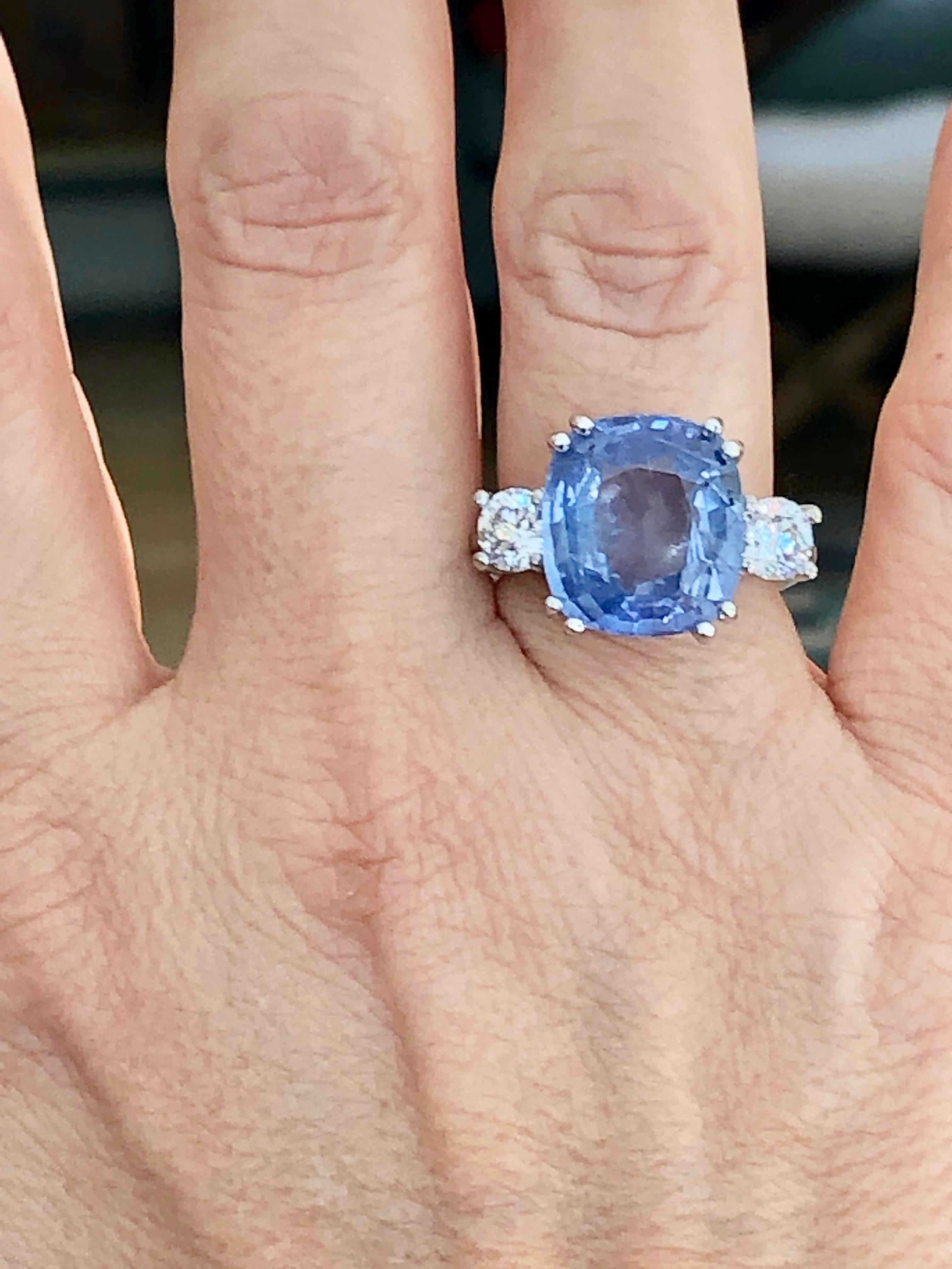 Contemporary Emeralds Maravellous 13.10 Carat Unheated Ceylon Blue Sapphire Diamond Ring For Sale