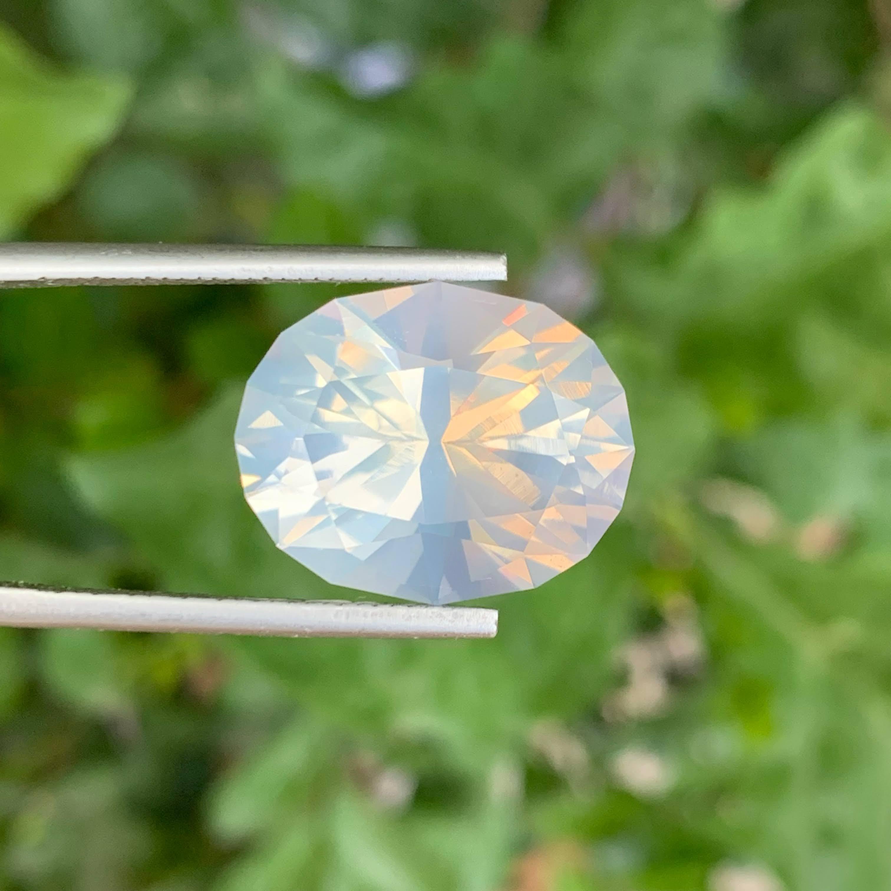 Moderne 13.20 carats Pierre de lune taillée à facettes Taille de précision personnalisée Pierre précieuse africaine naturelle en vente