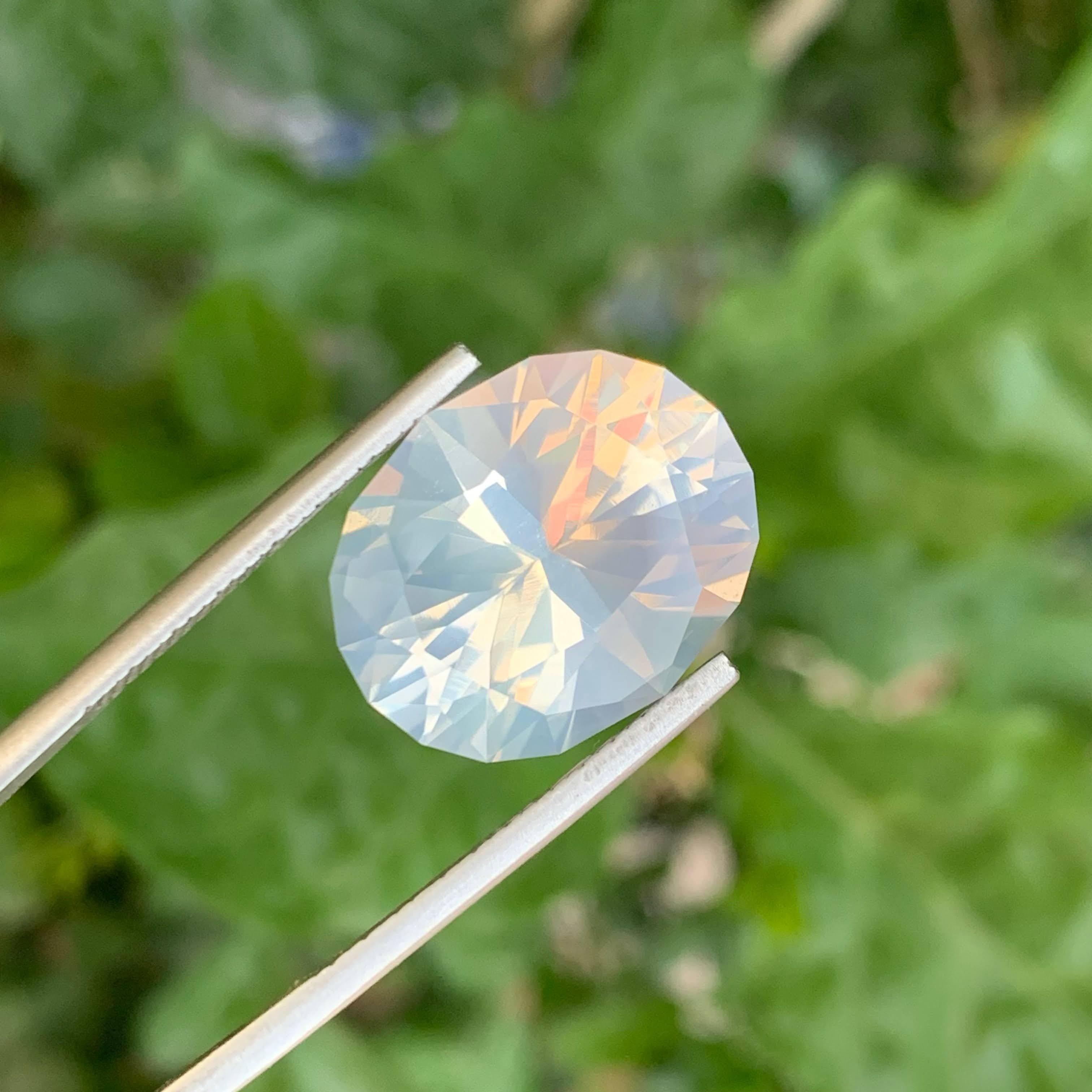 13.20 carats Pierre de lune taillée à facettes Taille de précision personnalisée Pierre précieuse africaine naturelle Unisexe en vente