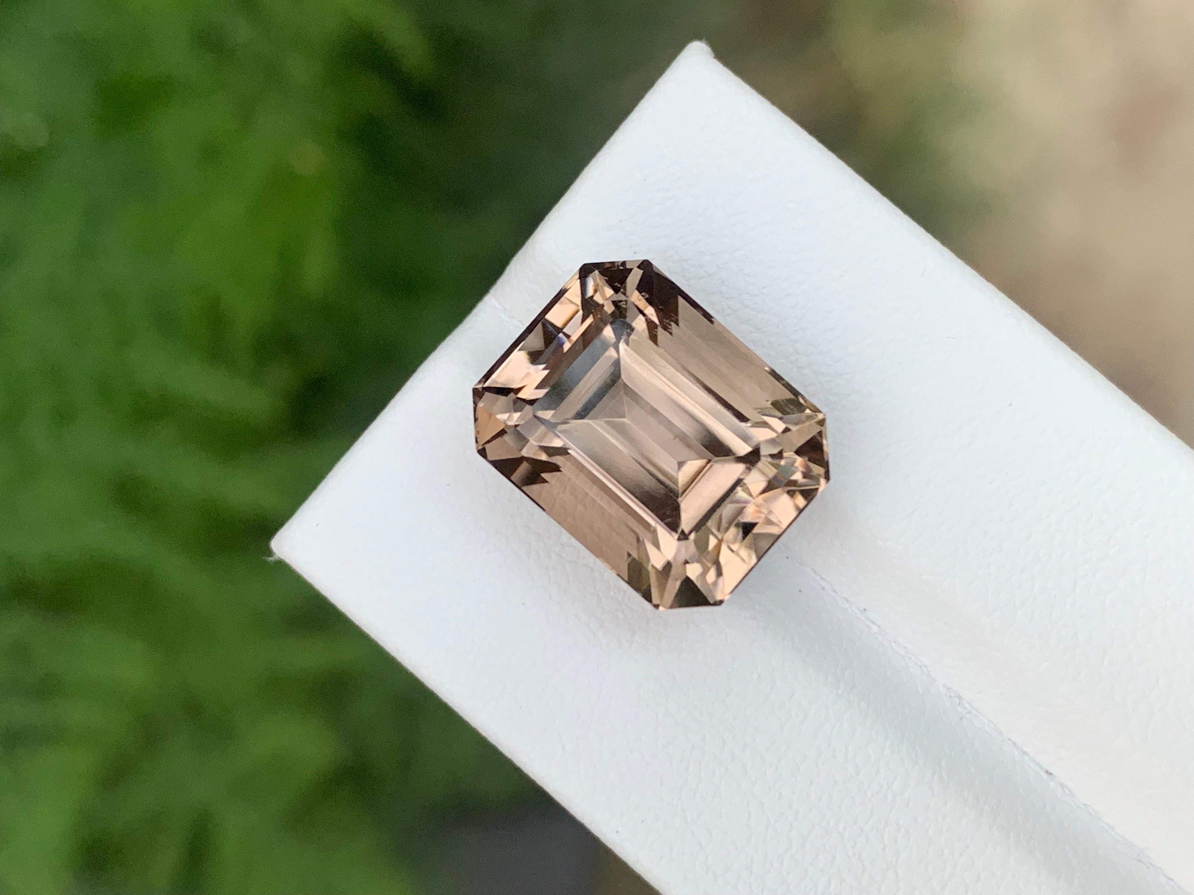 Loser Rauchquarz

Gewicht: 13,20 Karat
Abmessung: 14.9 x 11.7 x 10.6 Mm
Die Form: Smaragd
Zertifikat: Auf Anfrage