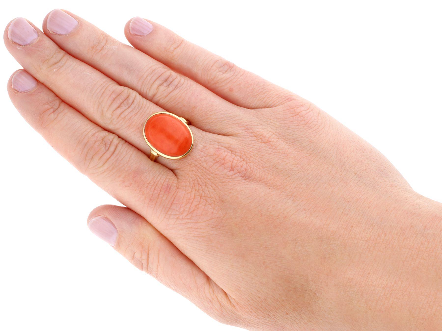 Vintage 13.20 Carat Cabochon Cut Coral and Yellow Gold Ring, Circa 1950 For Sale 2