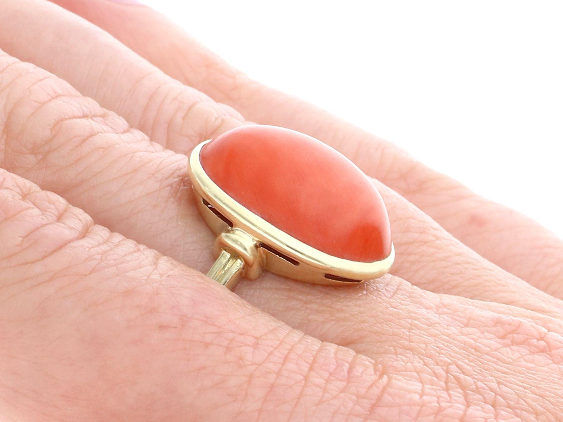 Vintage 13.20 Carat Cabochon Cut Coral and Yellow Gold Ring, Circa 1950 For Sale 3