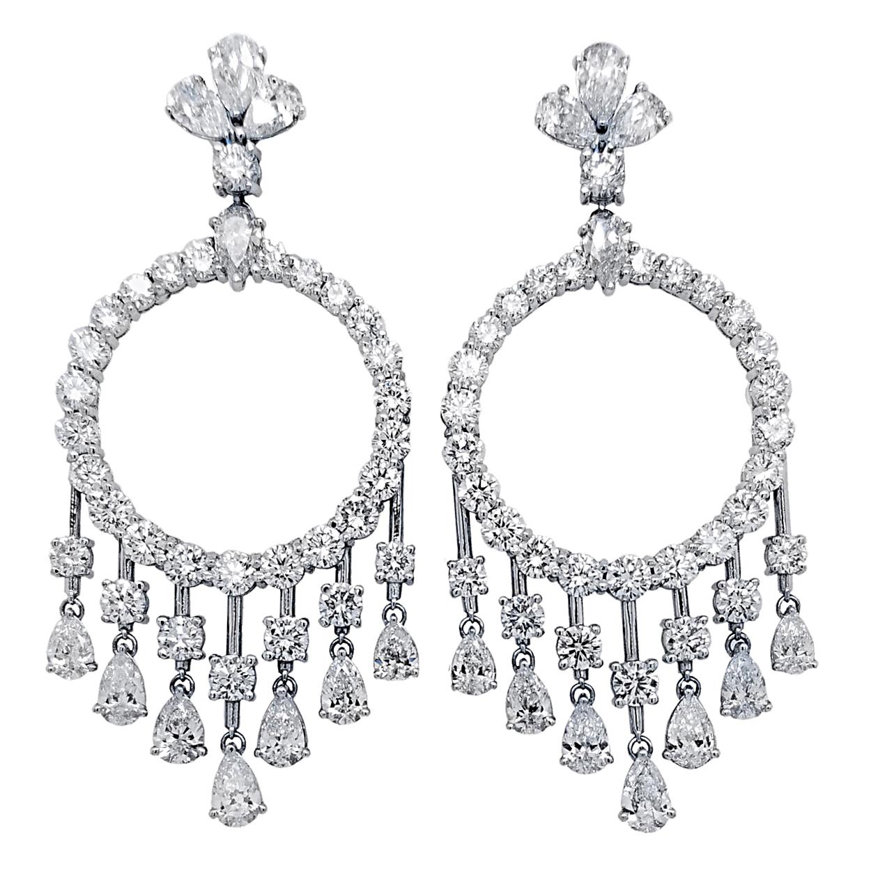 Boucles d'oreilles en or 18 carats avec diamants de style lustre de 13,22 carats