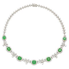 Collier d'émeraudes taille coussin de 13,22 carats et de diamants de 18,91 carats