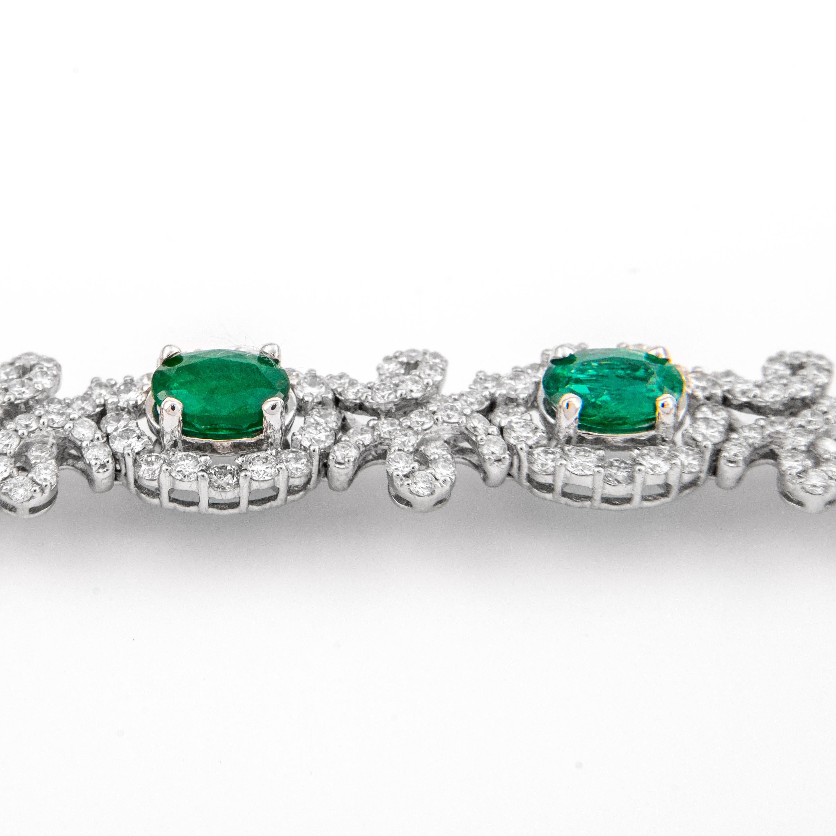 Contemporary 13.22 Carat Emerald & Diamond Bracelet 18k White Gold