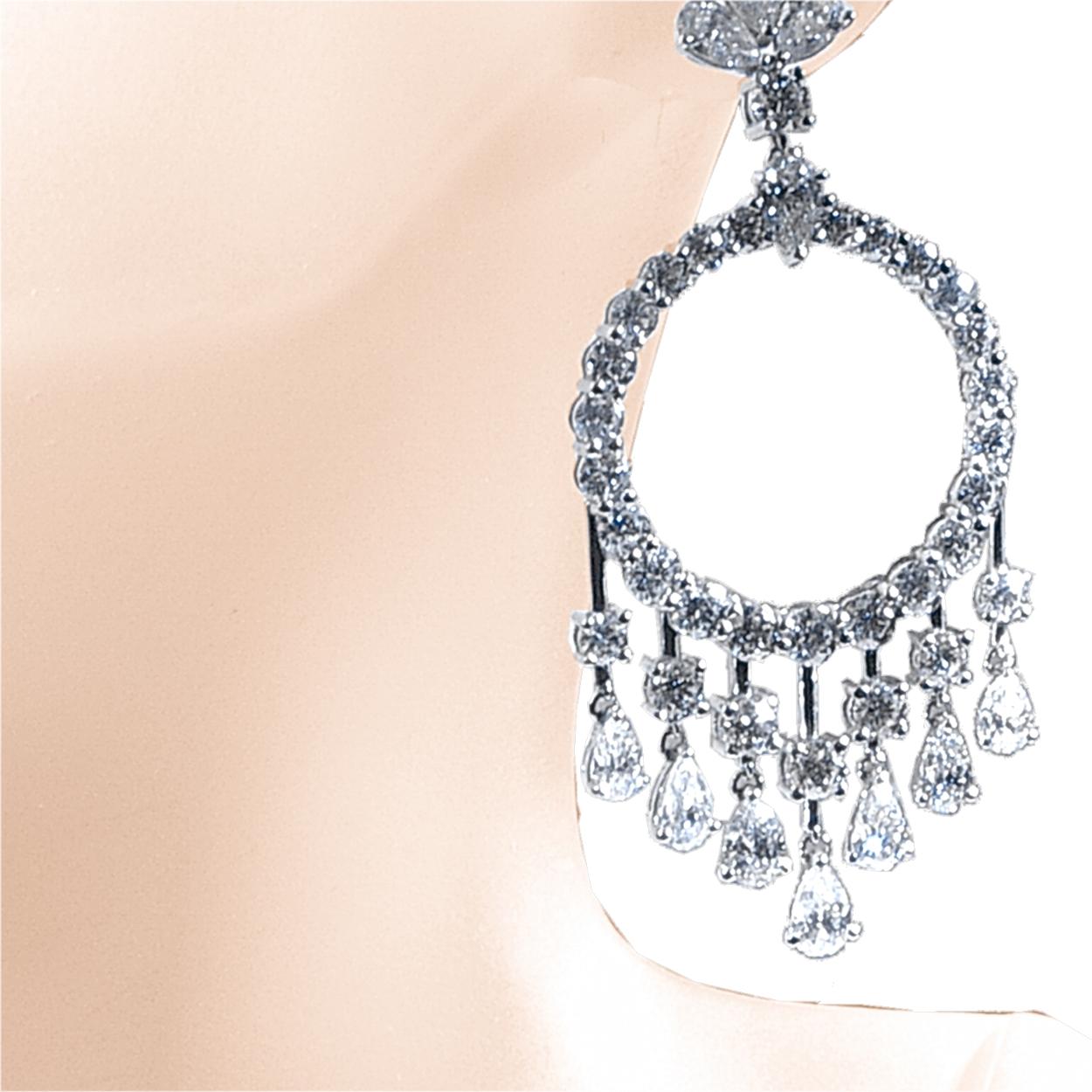 13.22 Carat Chandelier Style Diamond Earrings (18 Karat Gold) In New Condition For Sale In Los Angeles, CA