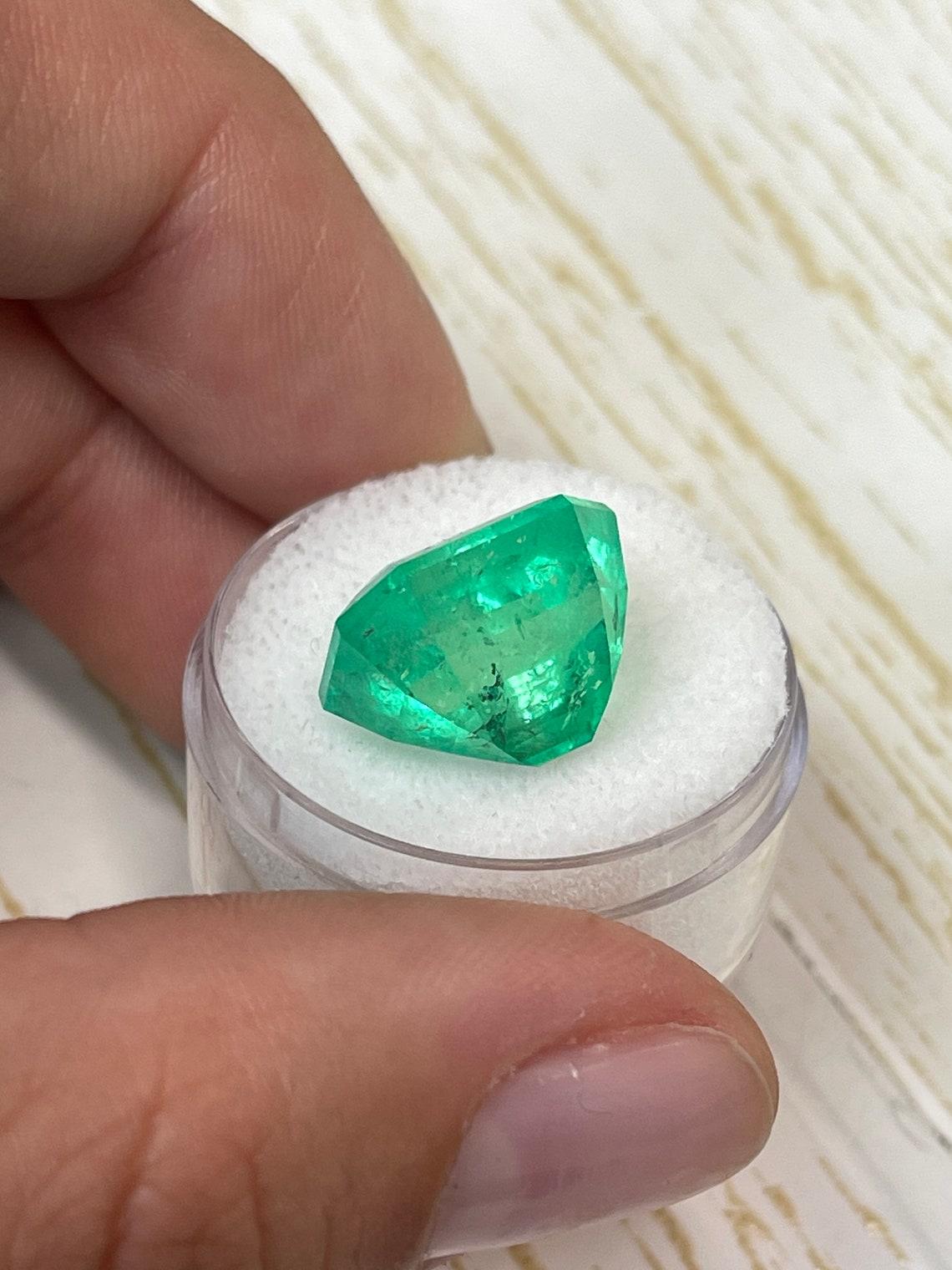 Women's or Men's 13.22ct GIA Muzo Yellowish Green Emerald Cut Gem 15x13 Genuine May Birthstone For Sale