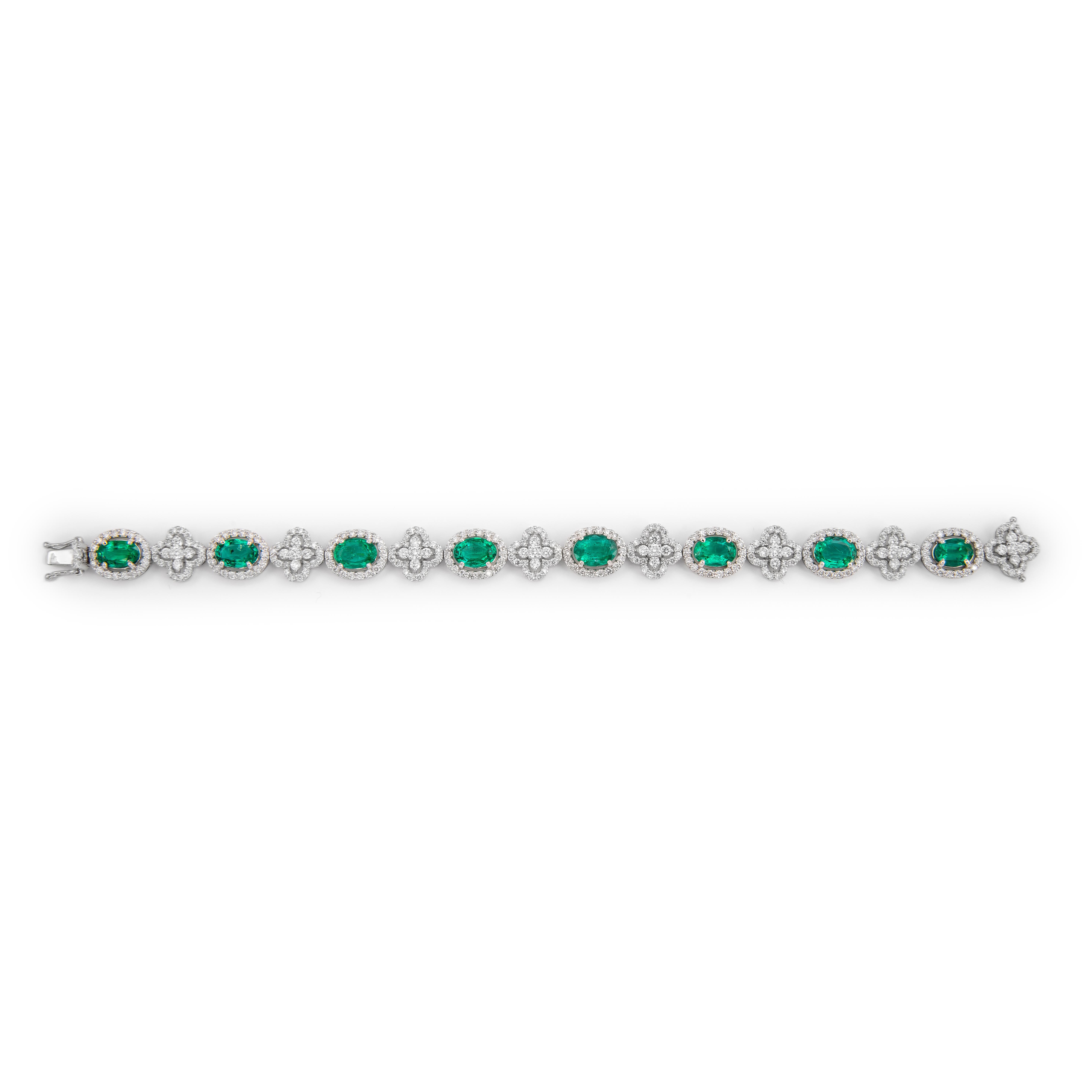Oval Cut 13.25 Carat Emerald & Diamond Bracelet 18k White Gold For Sale