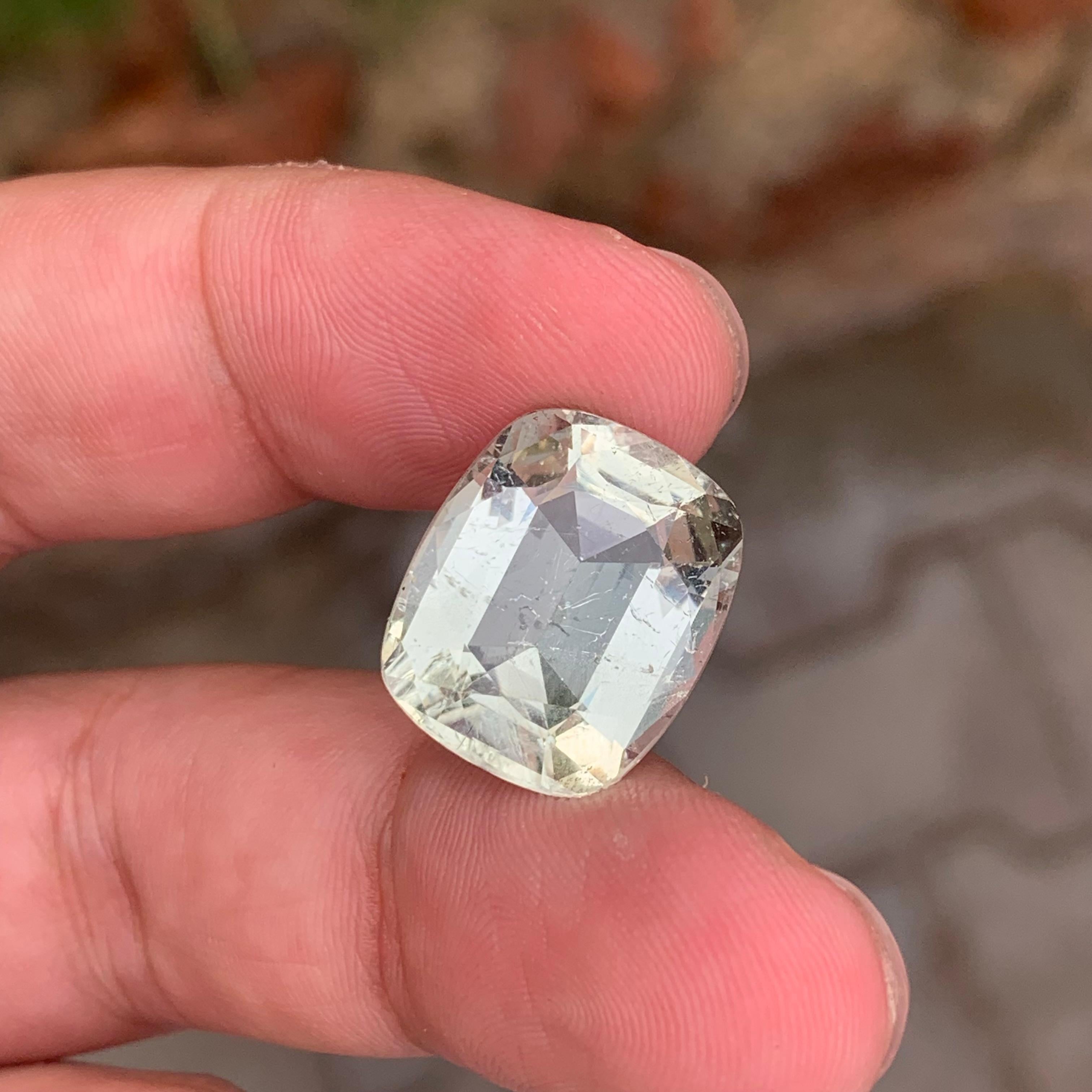 13.25 Carats Natural Heliodor Loose Gemstone Cushion Shape en vente 6