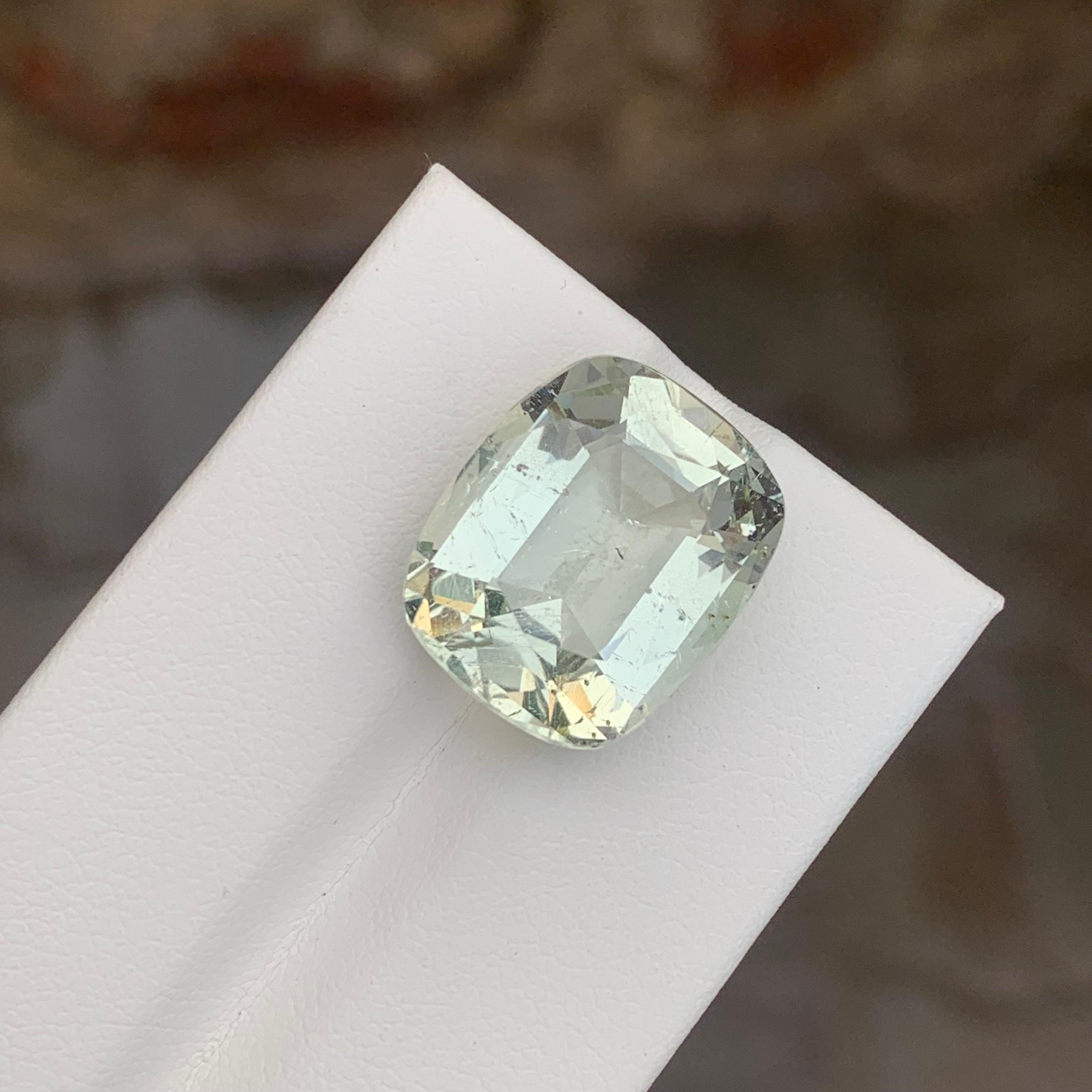13.25 Carats Natural Heliodor Loose Gemstone Cushion Shape en vente 8