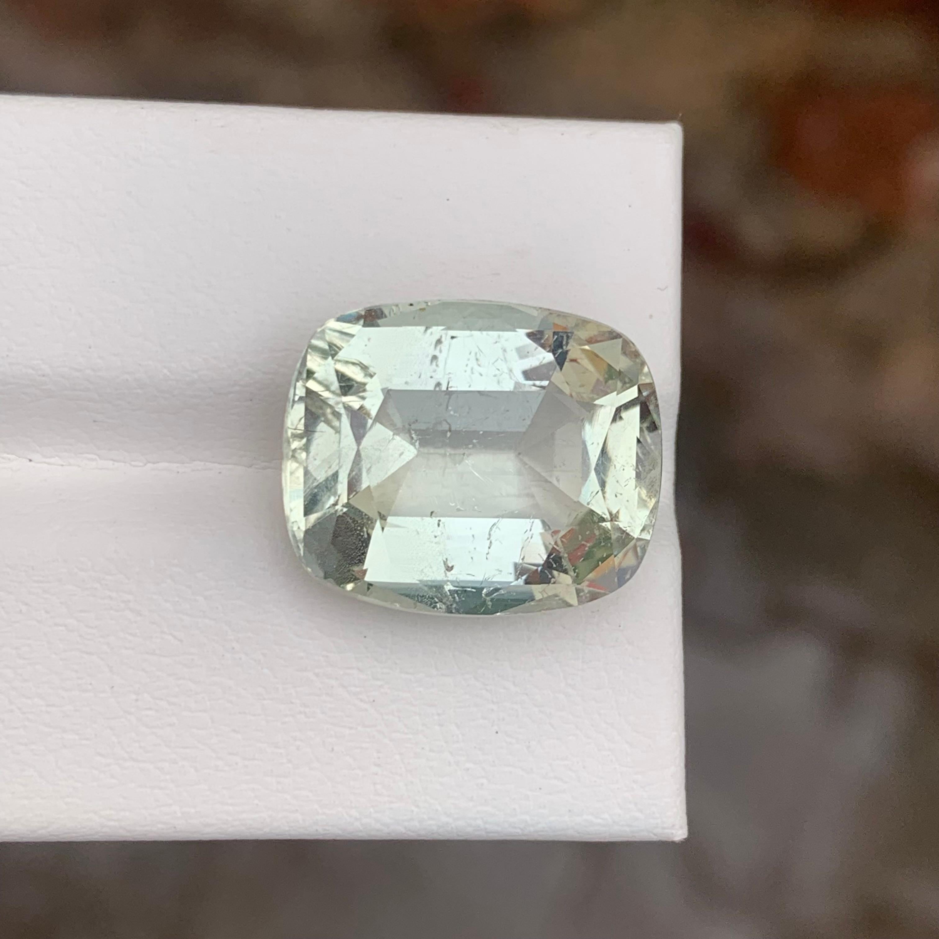 13.25 Carats Natural Heliodor Loose Gemstone Cushion Shape en vente 9