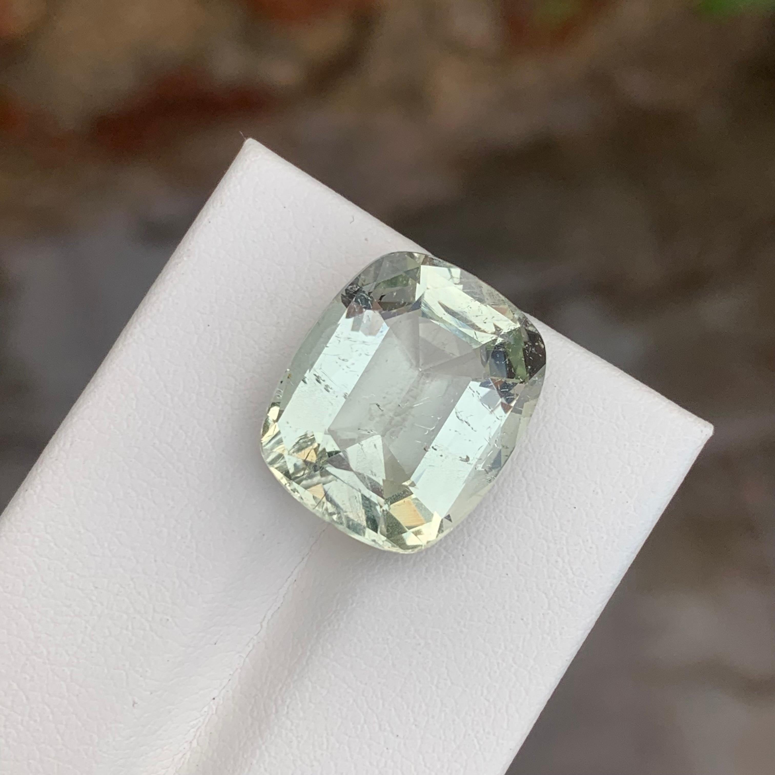 13.25 Carats Natural Heliodor Loose Gemstone Cushion Shape en vente 11