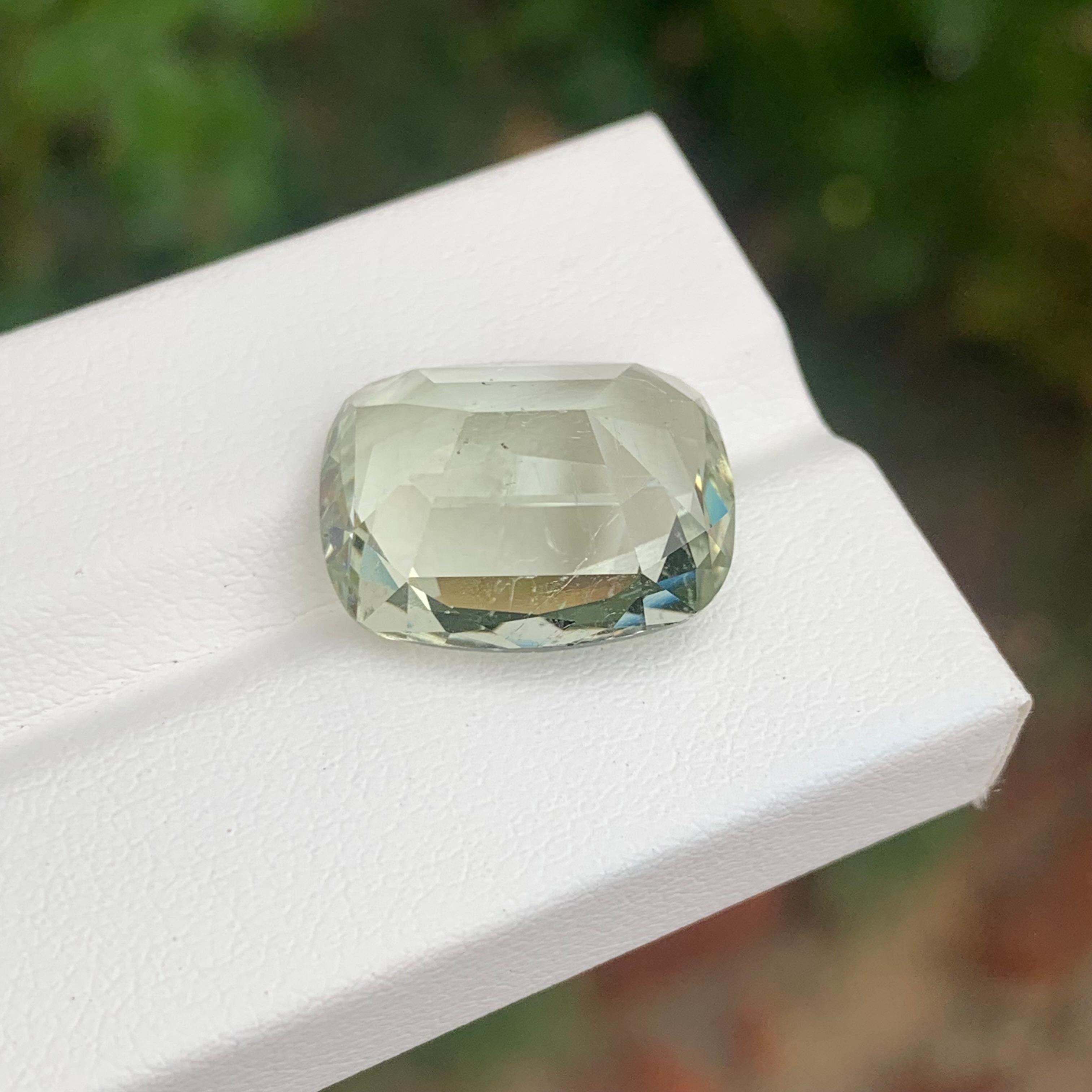 Arts and Crafts 13.25 Carats Natural Heliodor Loose Gemstone Cushion Shape en vente