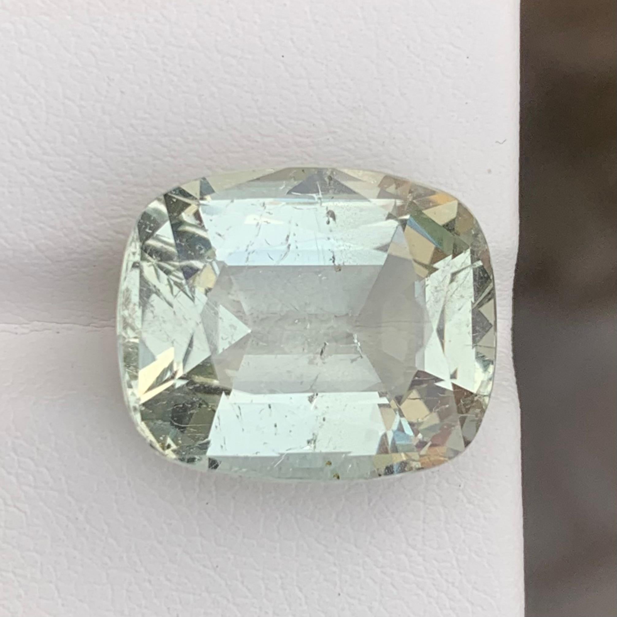 13.25 Carats Natural Heliodor Loose Gemstone Cushion Shape en vente 1