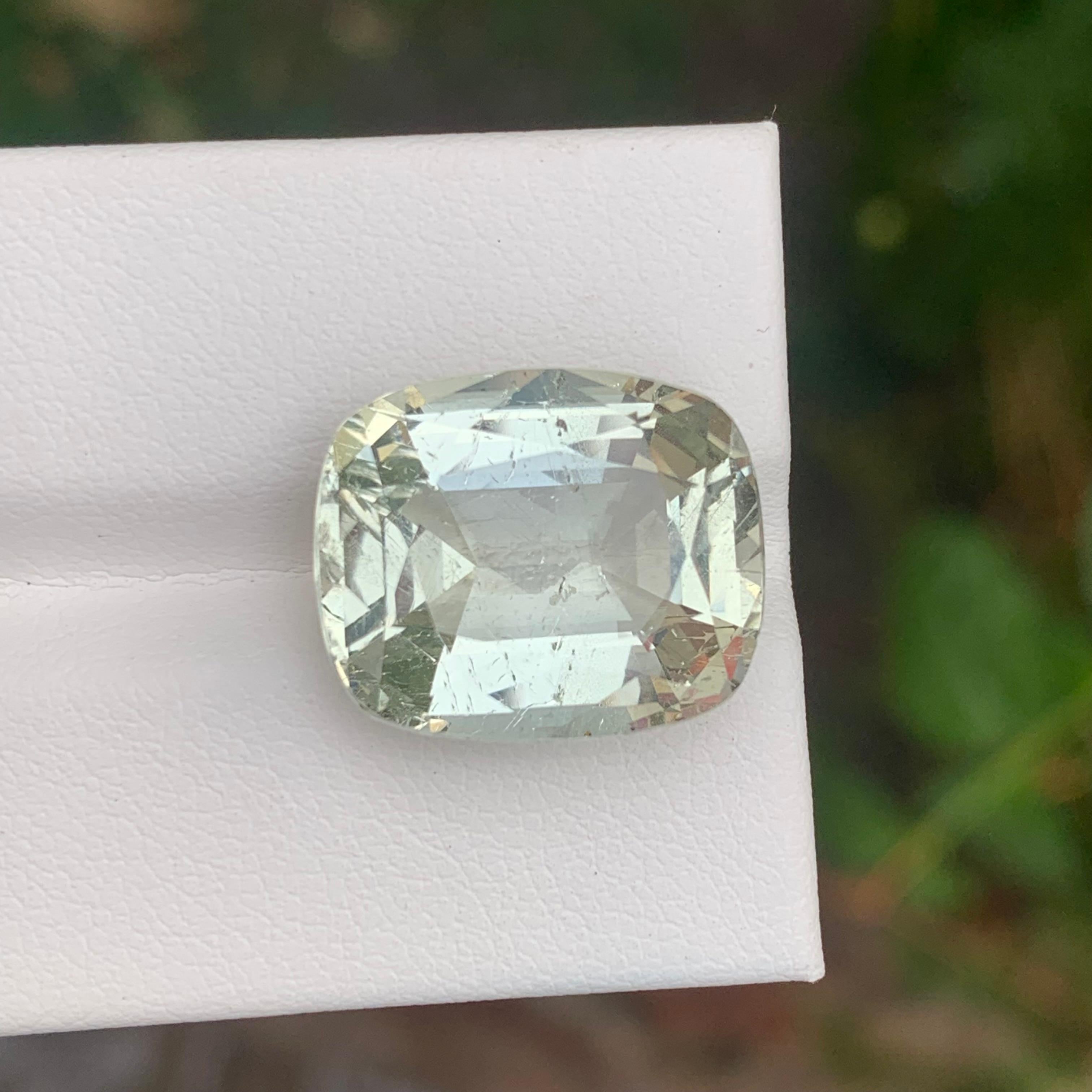 13.25 Carats Natural Heliodor Loose Gemstone Cushion Shape en vente 2