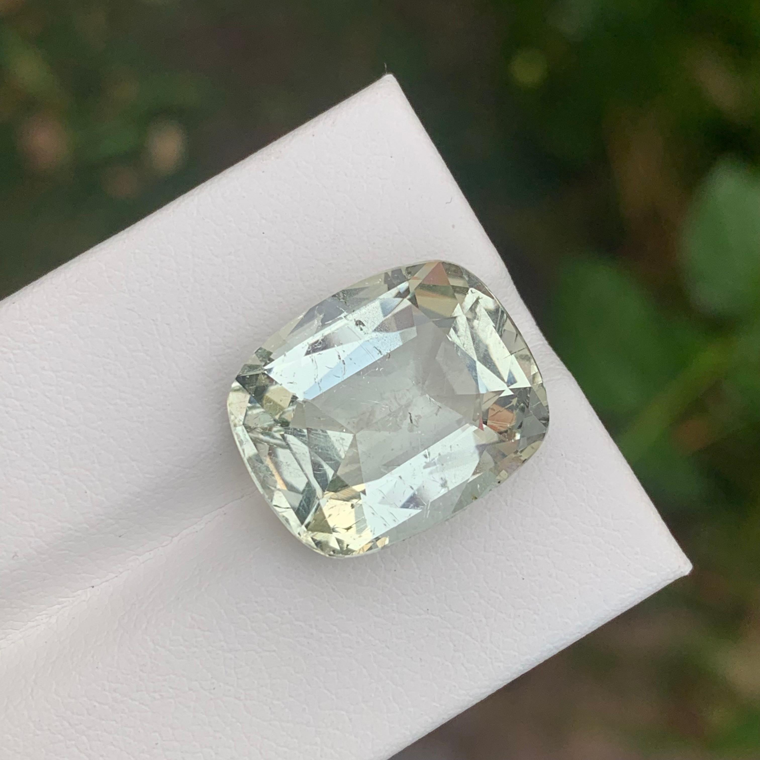 13.25 Carats Natural Heliodor Loose Gemstone Cushion Shape en vente 3