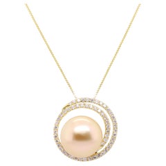 Pendentif en or jaune 18 carats avec perles des mers du Sud de 13,29 carats et accents de diamants
