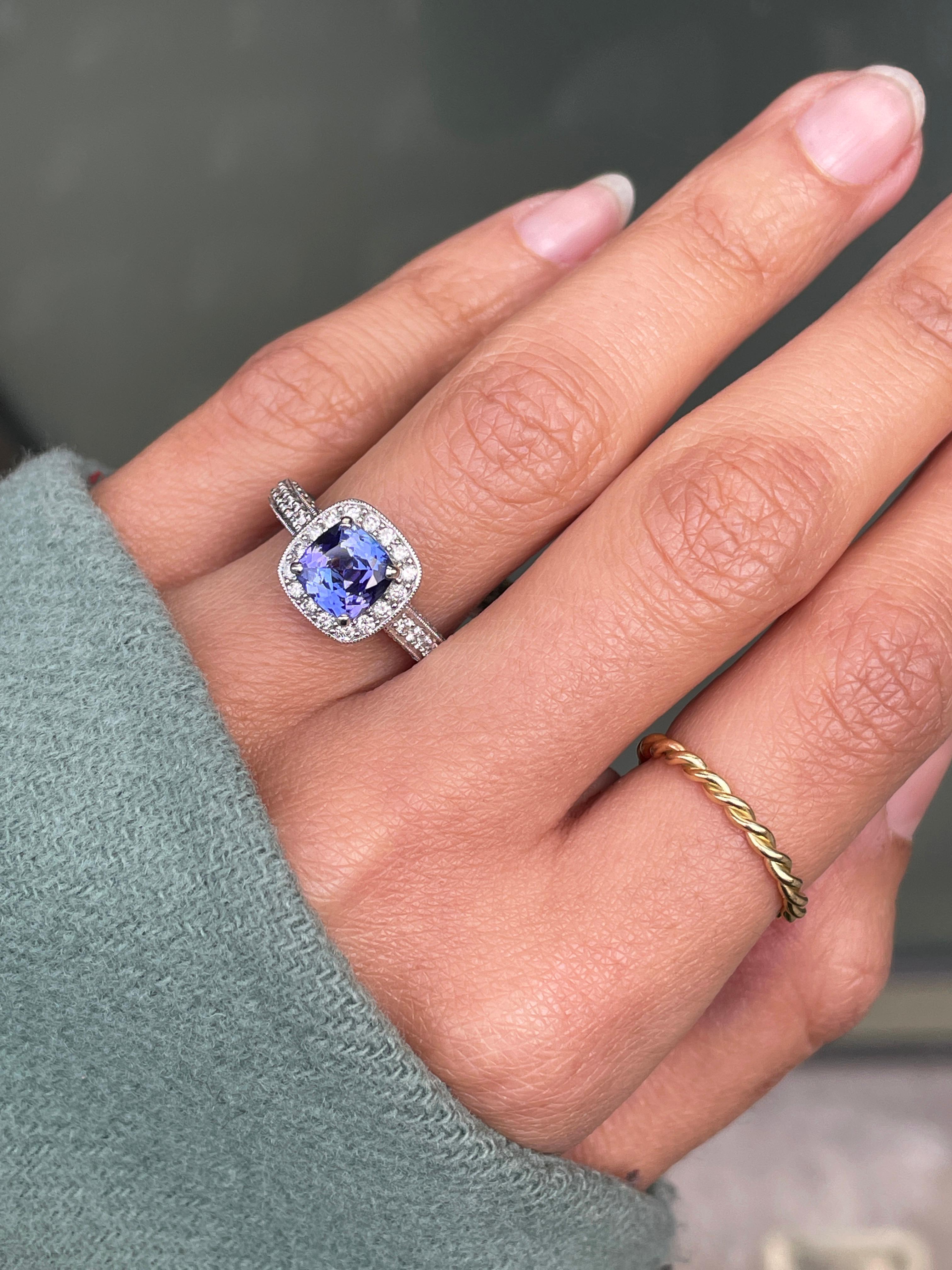 Women's 1.32ct Tanzanite and Diamond 18 Carat white Gold Halo Cluster Engagement Ring For Sale