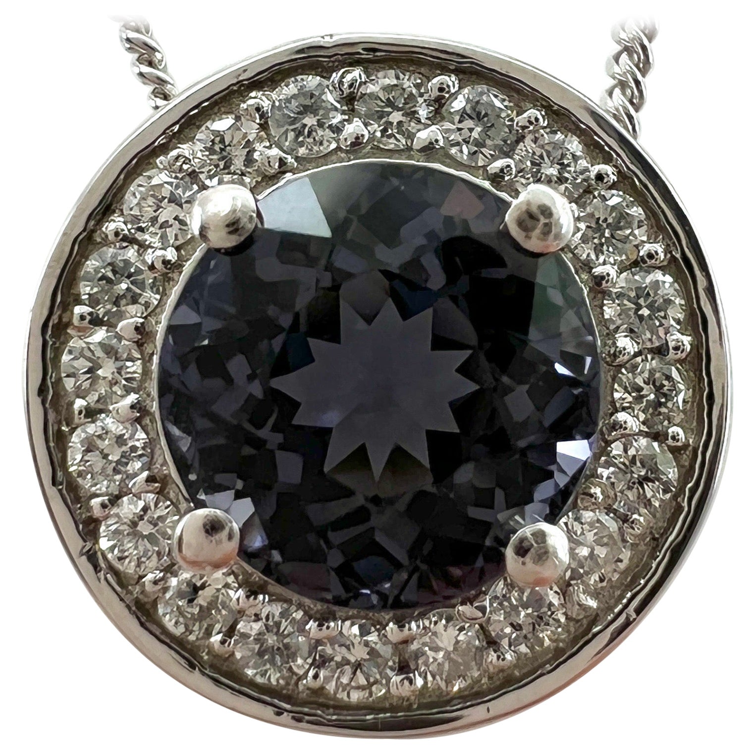 1,32 Karat lebhaft lila Titan Spinell Diamant 950 Platin Halo Anhänger Halskette
