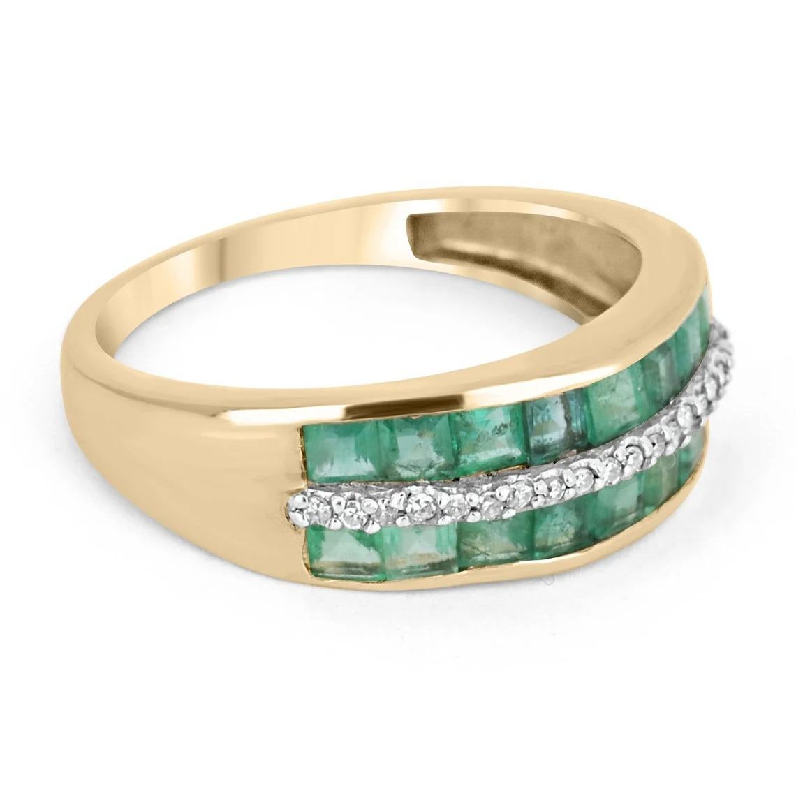 Ein eleganter Ring mit Smaragd und Diamanten. Die Smaragde im Asscher-Schliff haben ein Gewicht von etwa 1,20 Karat. In der Mitte befindet sich eine Reihe zierlicher Diamanten im Rundschliff, die die Smaragde voneinander trennen, die aufeinander