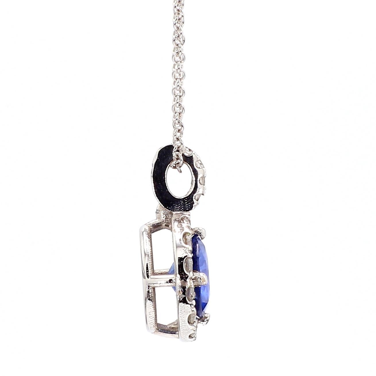 Colgante de zafiro azul de 1,33 quilates con halo de diamantes de oro blanco de 14 quilates Corte redondo en venta