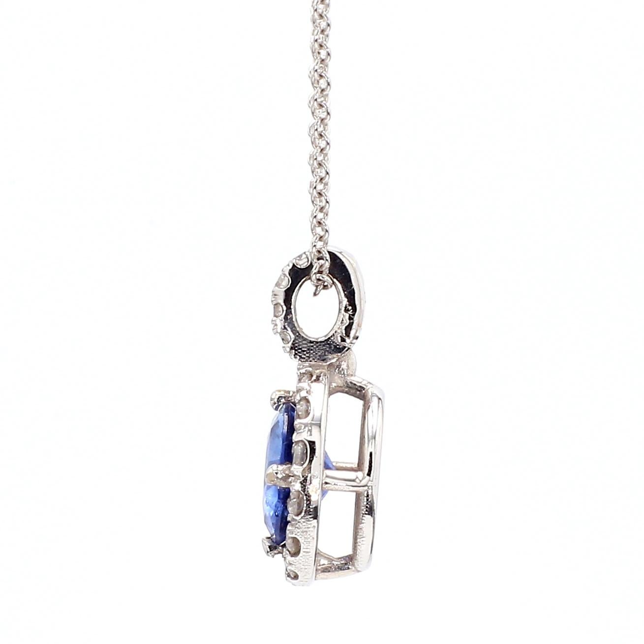 Colgante de zafiro azul de 1,33 quilates con halo de diamantes de oro blanco de 14 quilates en venta 1