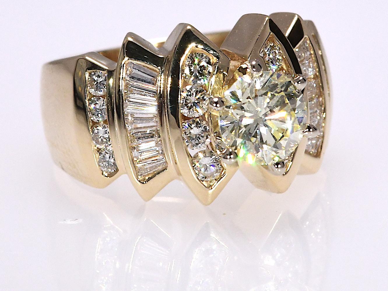 Modern 1.33 Carat Center 2.37 Carat Natural Diamond Ring in Yellow Gold 14 Karat