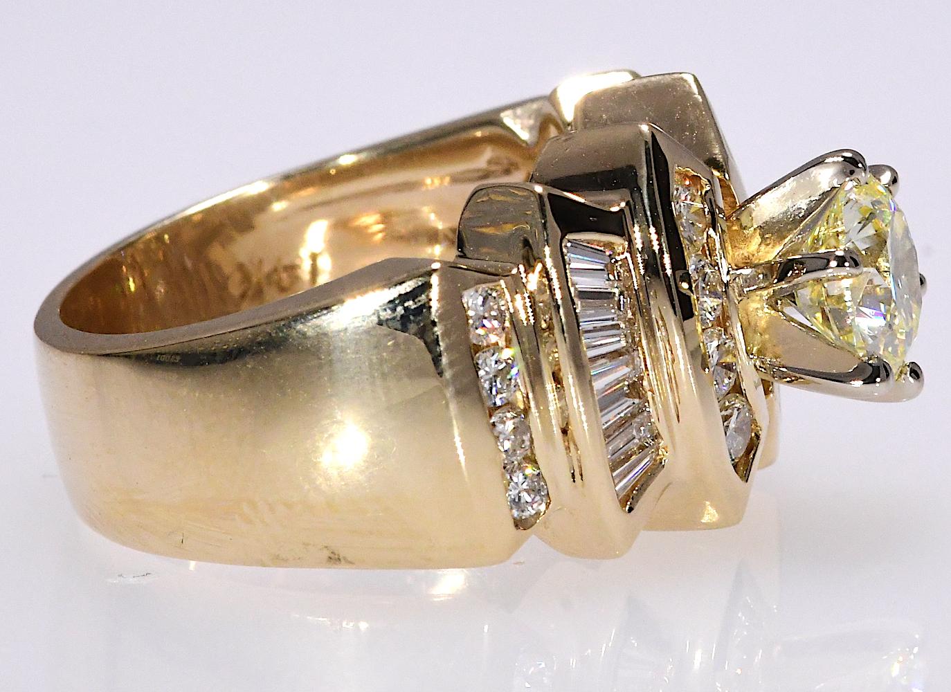 Women's or Men's 1.33 Carat Center 2.37 Carat Natural Diamond Ring in Yellow Gold 14 Karat