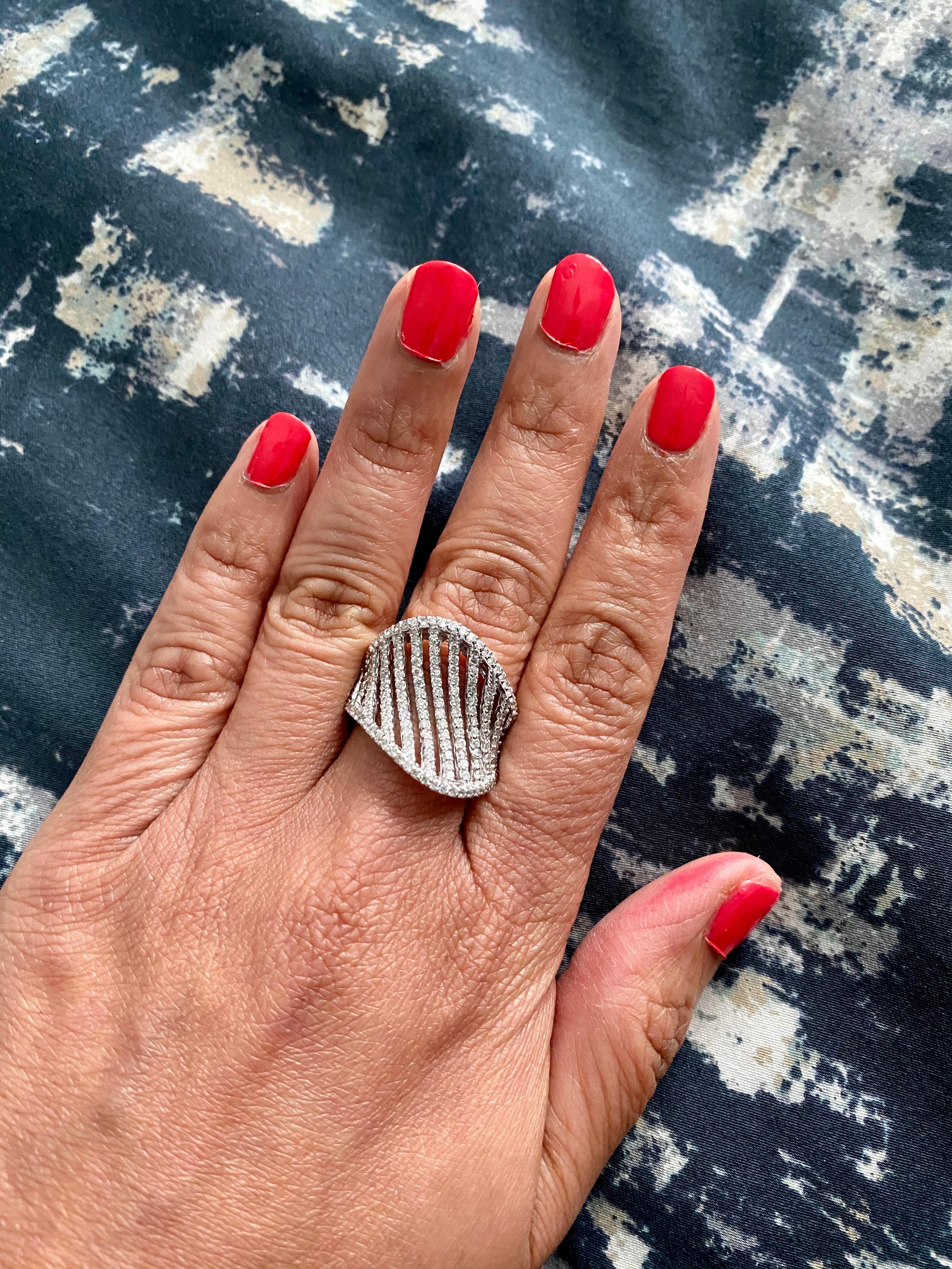 Bague cocktail en or blanc et diamants 1,33 carat Neuf - En vente à Los Angeles, CA
