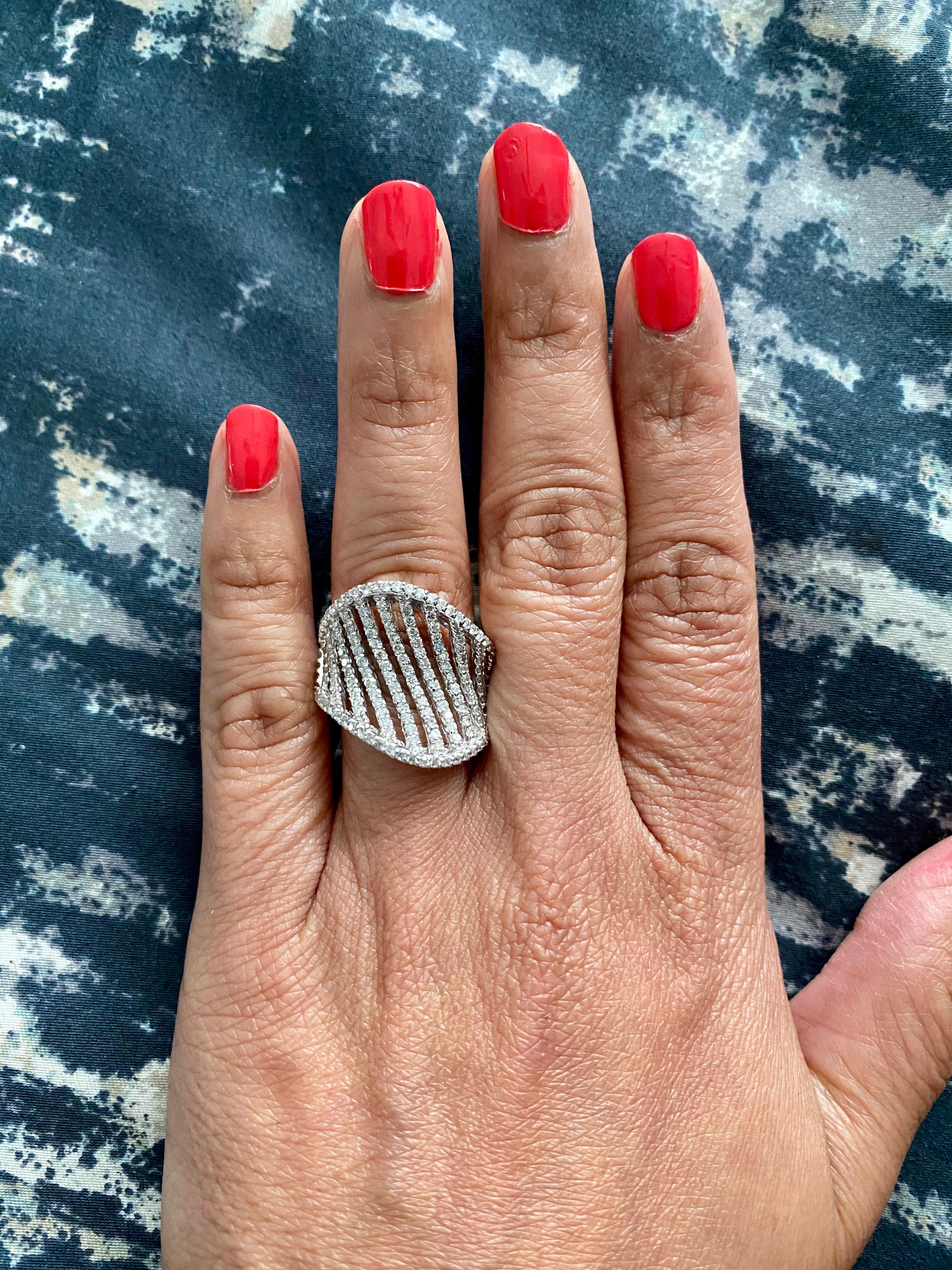 Bague cocktail en or blanc et diamants 1,33 carat en vente 1