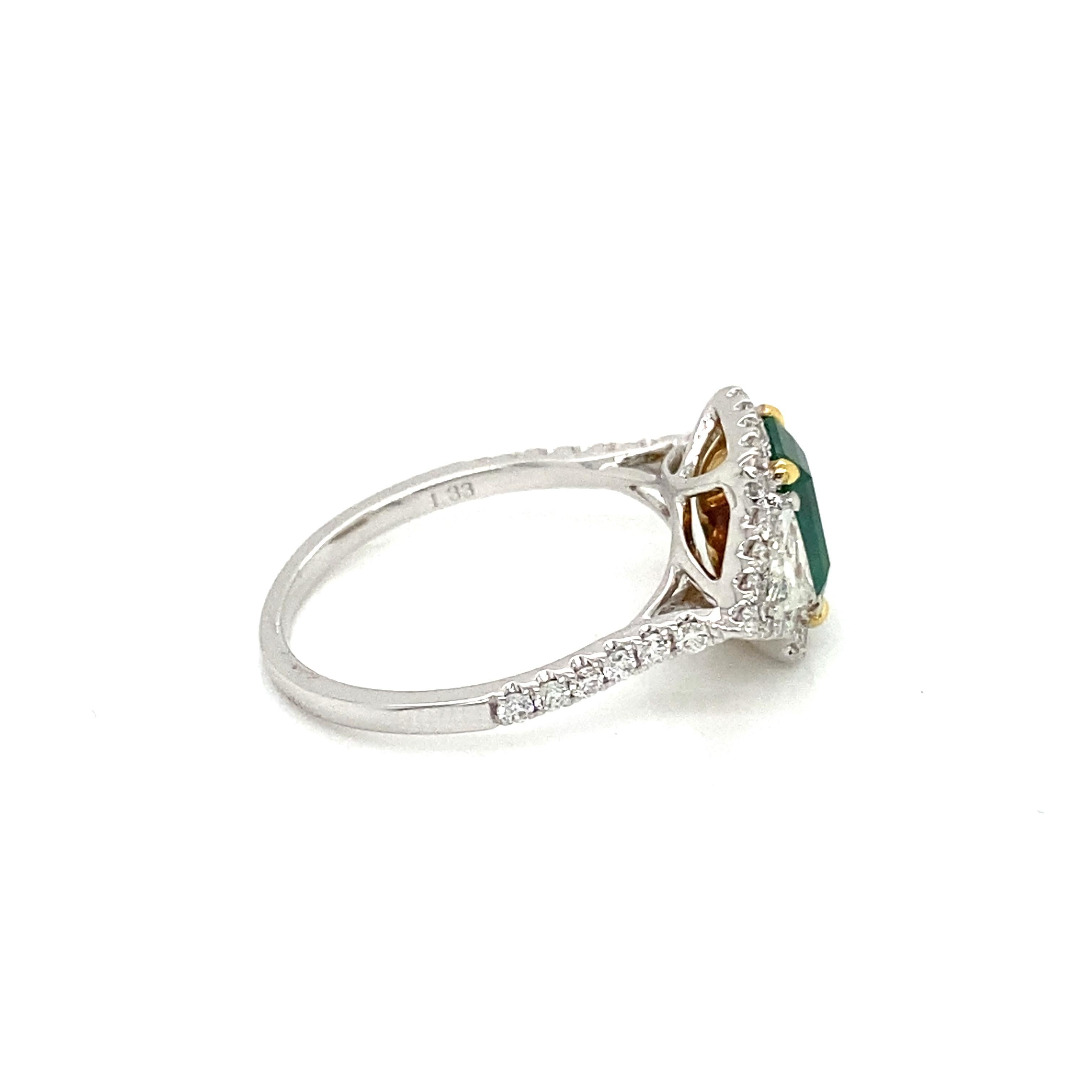 1,33 Karat Smaragd- und Diamantring im Zustand „Neu“ im Angebot in Great Neck, NY
