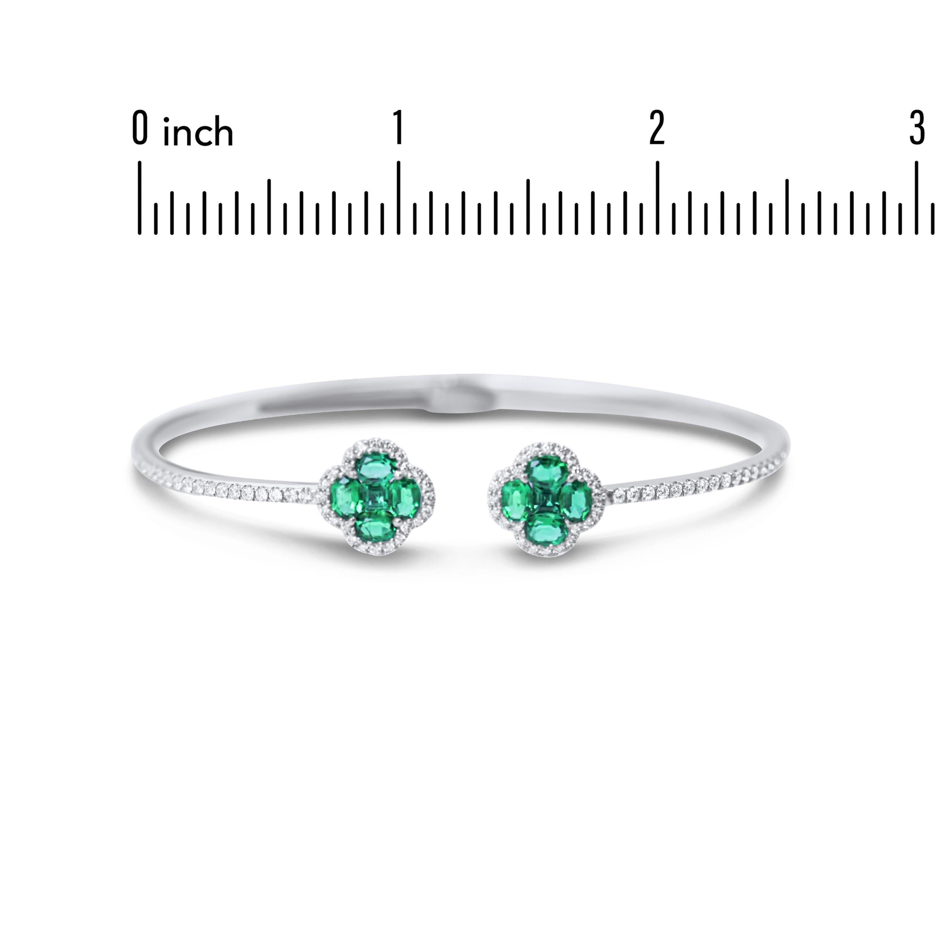 1.33 Carat Emerald Clover and Diamond Bangle in 18k White Gold In New Condition In New York, NY