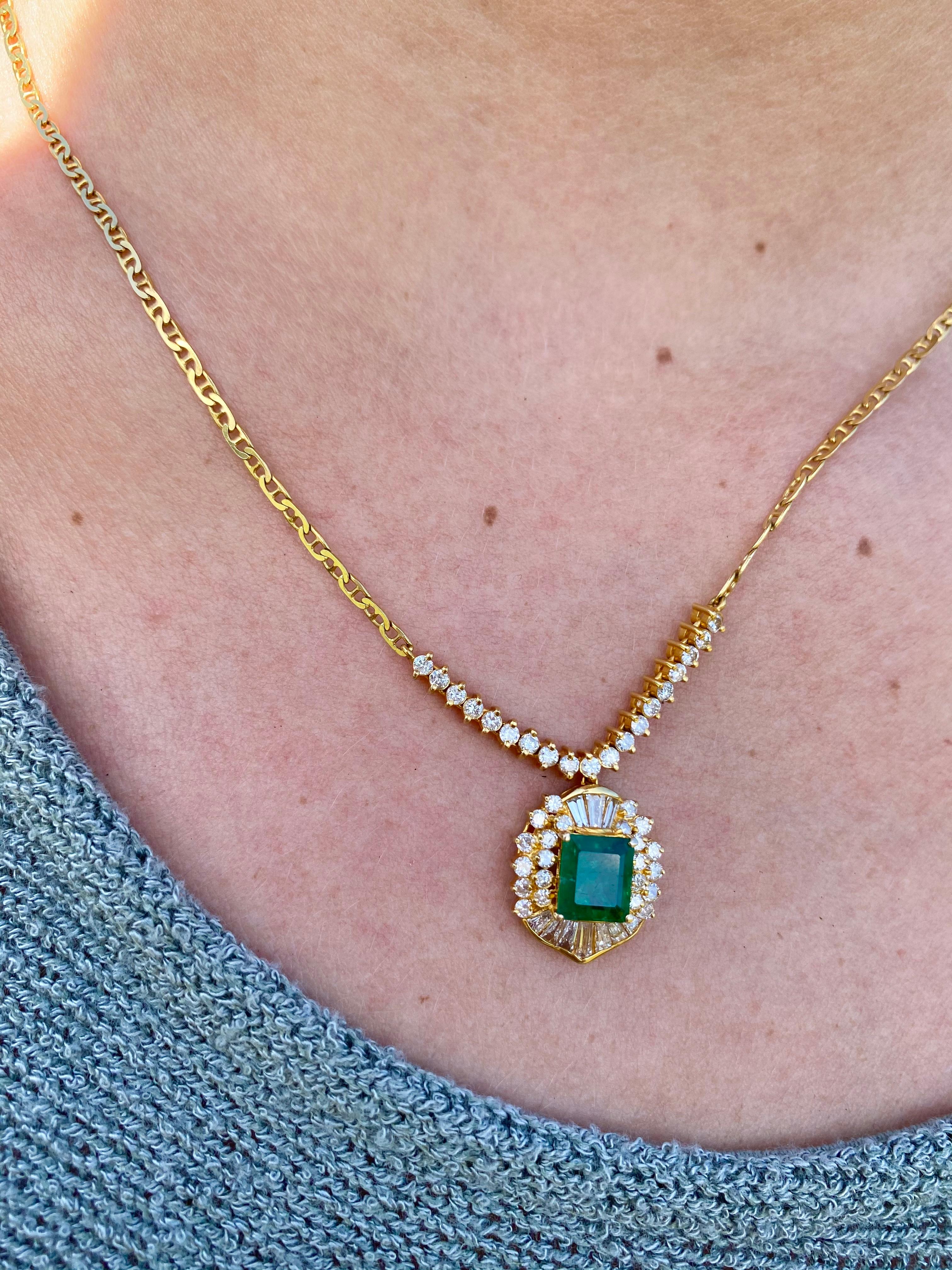 1.33 Carat Emerald-Cut Colombian Emerald, Diamond and 18 Karat Gold Pendant For Sale 2