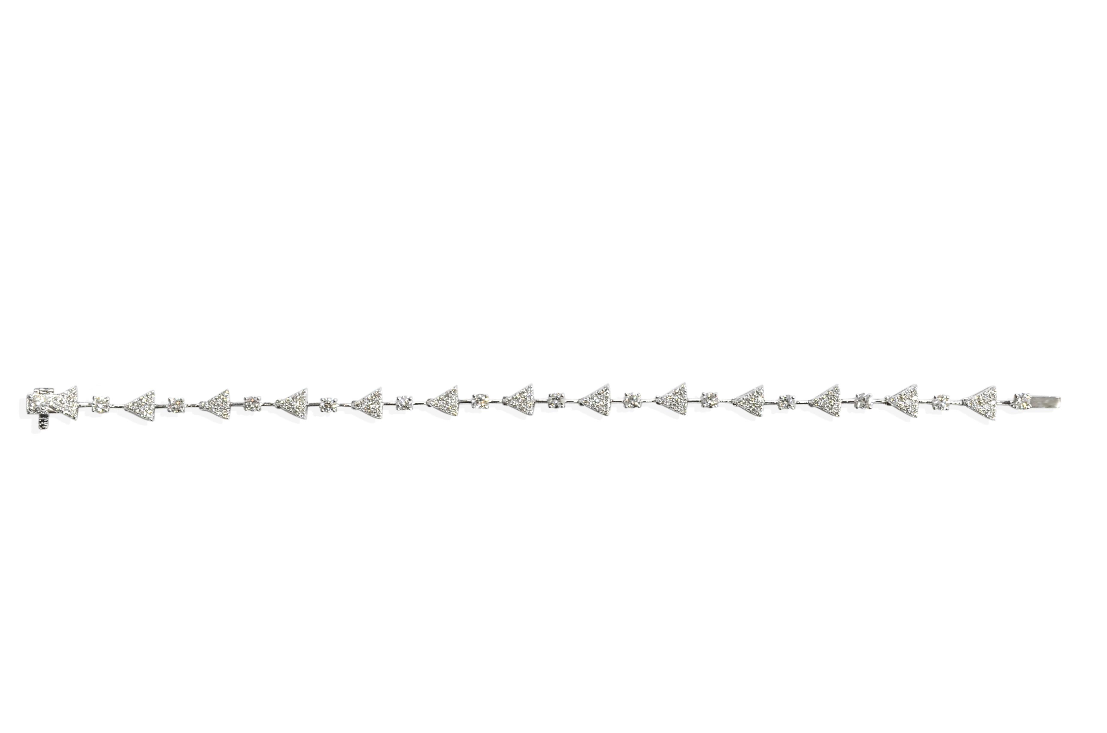 1,3 Karat GVS Diamant-Dreieck-Tennisarmband aus 18 Karat Weißgold (Moderne) im Angebot