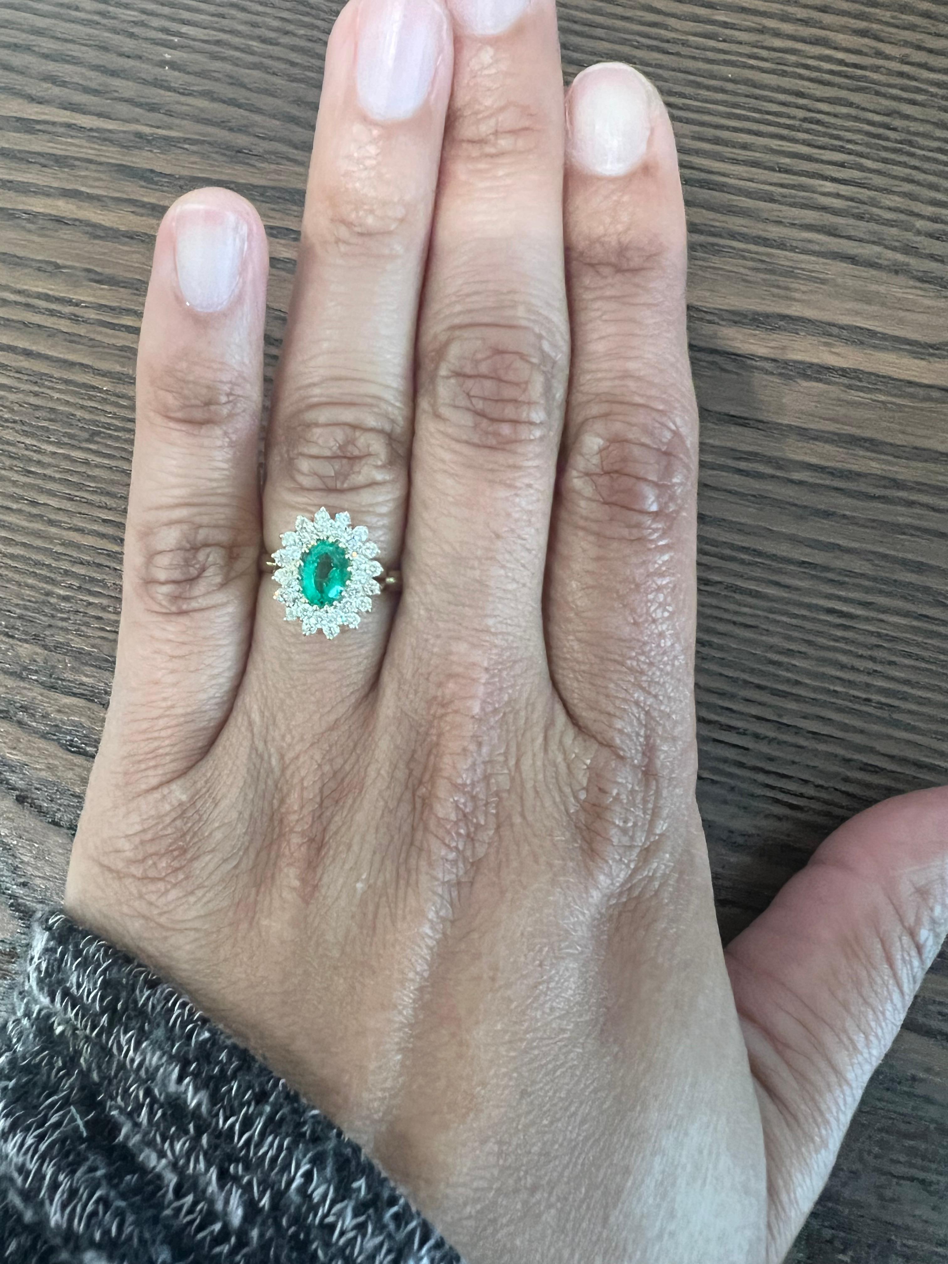 1.33 Carat Natural Emerald Natural Diamond Yellow Gold Ring In New Condition For Sale In Los Angeles, CA