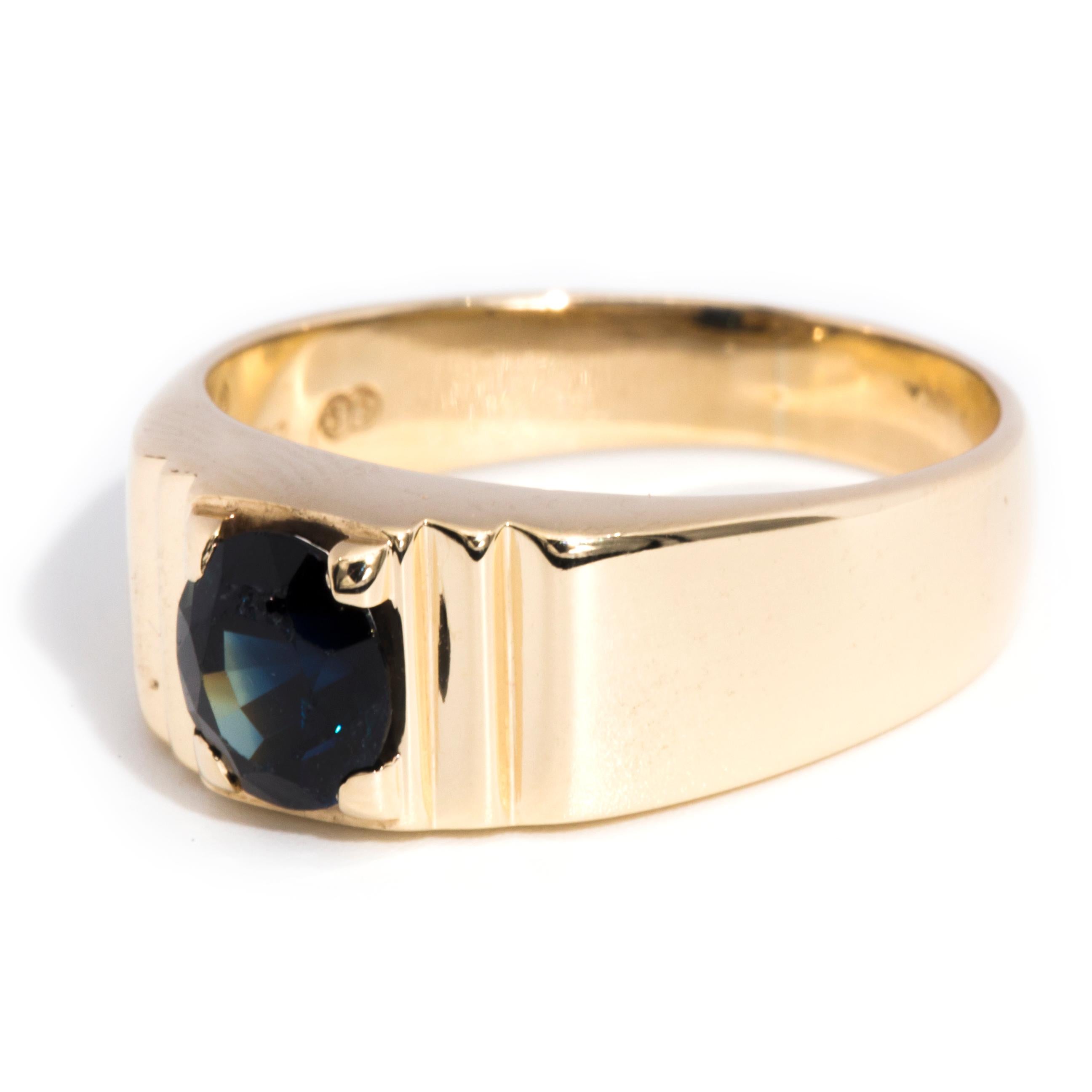 1.33 Carat Oval Faceted Deep Blue Sapphire Vintage Mens 9 Carat Yellow Gold Ring 2