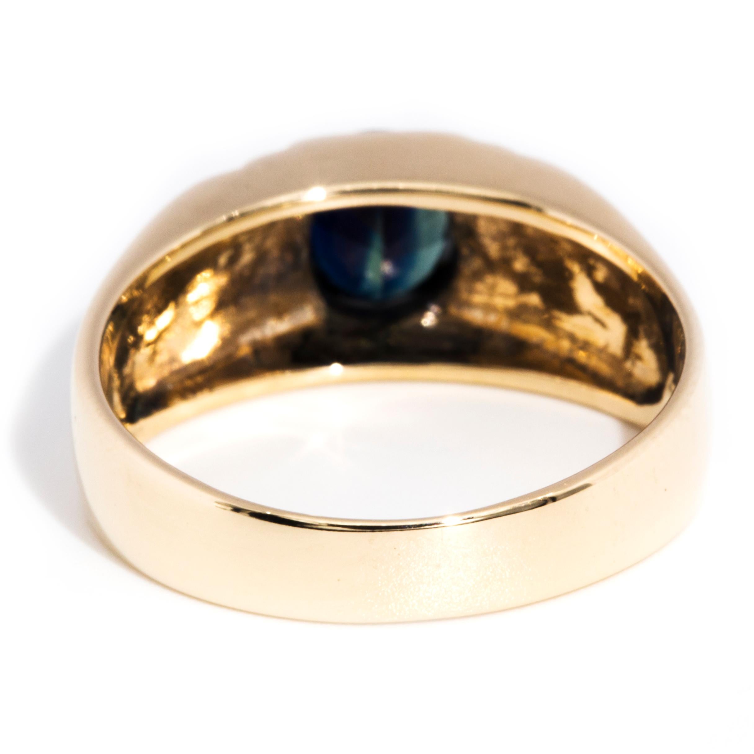 1.33 Carat Oval Faceted Deep Blue Sapphire Vintage Mens 9 Carat Yellow Gold Ring In Good Condition In Hamilton, AU