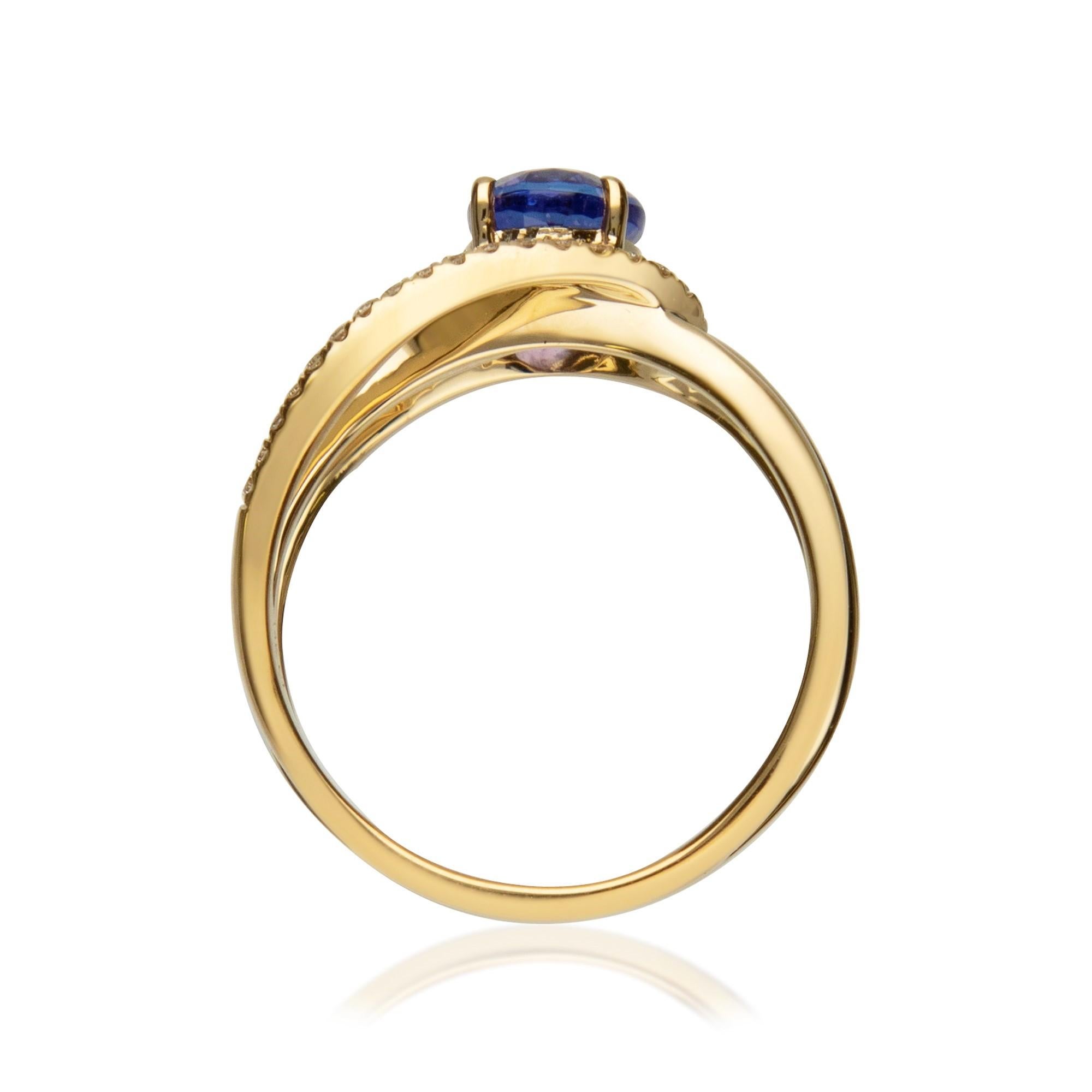 Oval Cut 1.33 Carat Tanzanite and Diamond 14 Karat Yellow Gold Ring For Sale