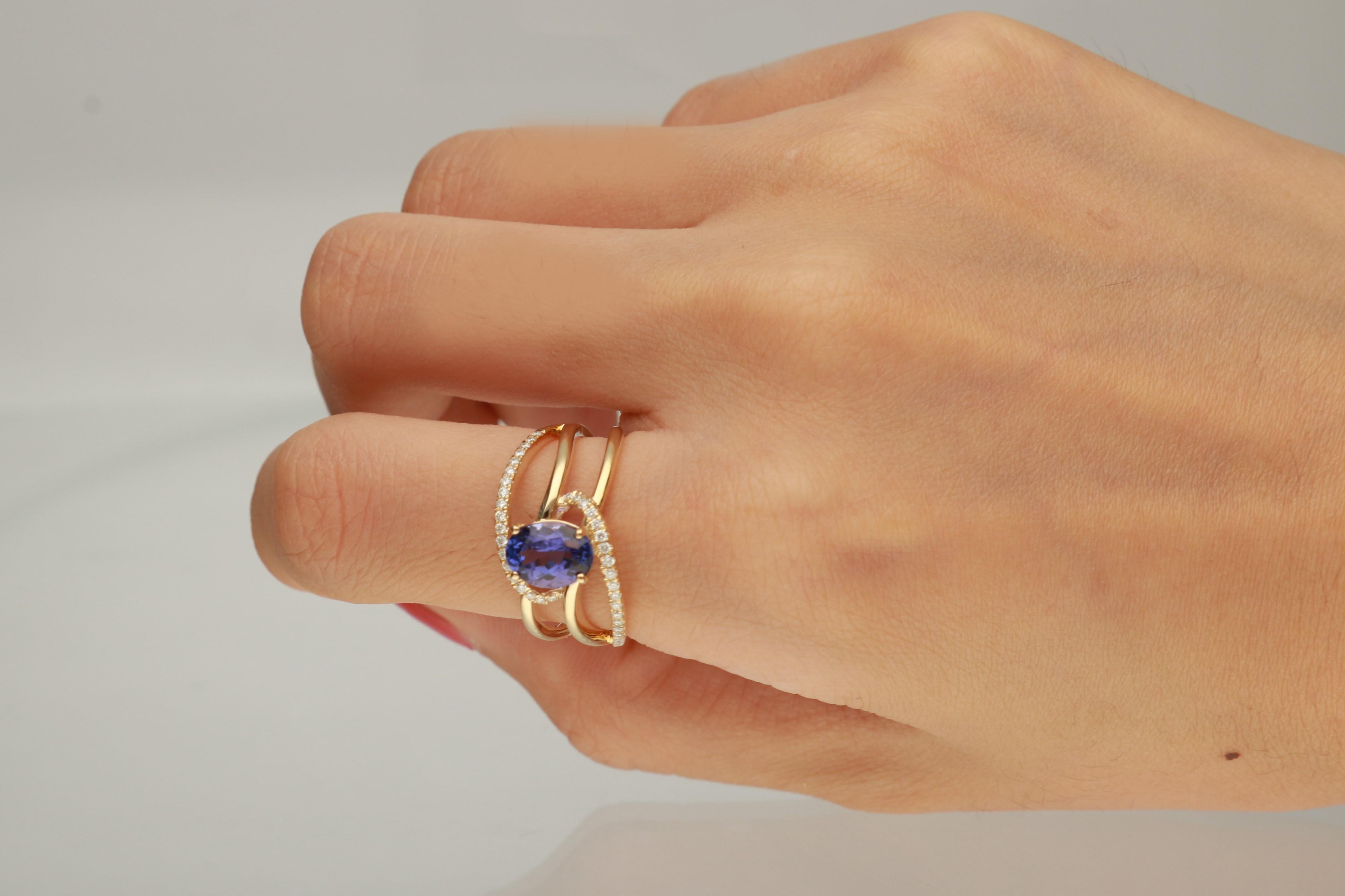 Dieser wunderschöne Tansanit-Ring ist aus 14-karätigem Gelbgold gefertigt und verfügt über einen echten Tansanit mit 1,33 Karat im Ovalschliff, 38 runde weiße Diamanten in GH- I1-Qualität mit 0,19 ct. in einer Zackenfassung. Diese Ringe gibt es in