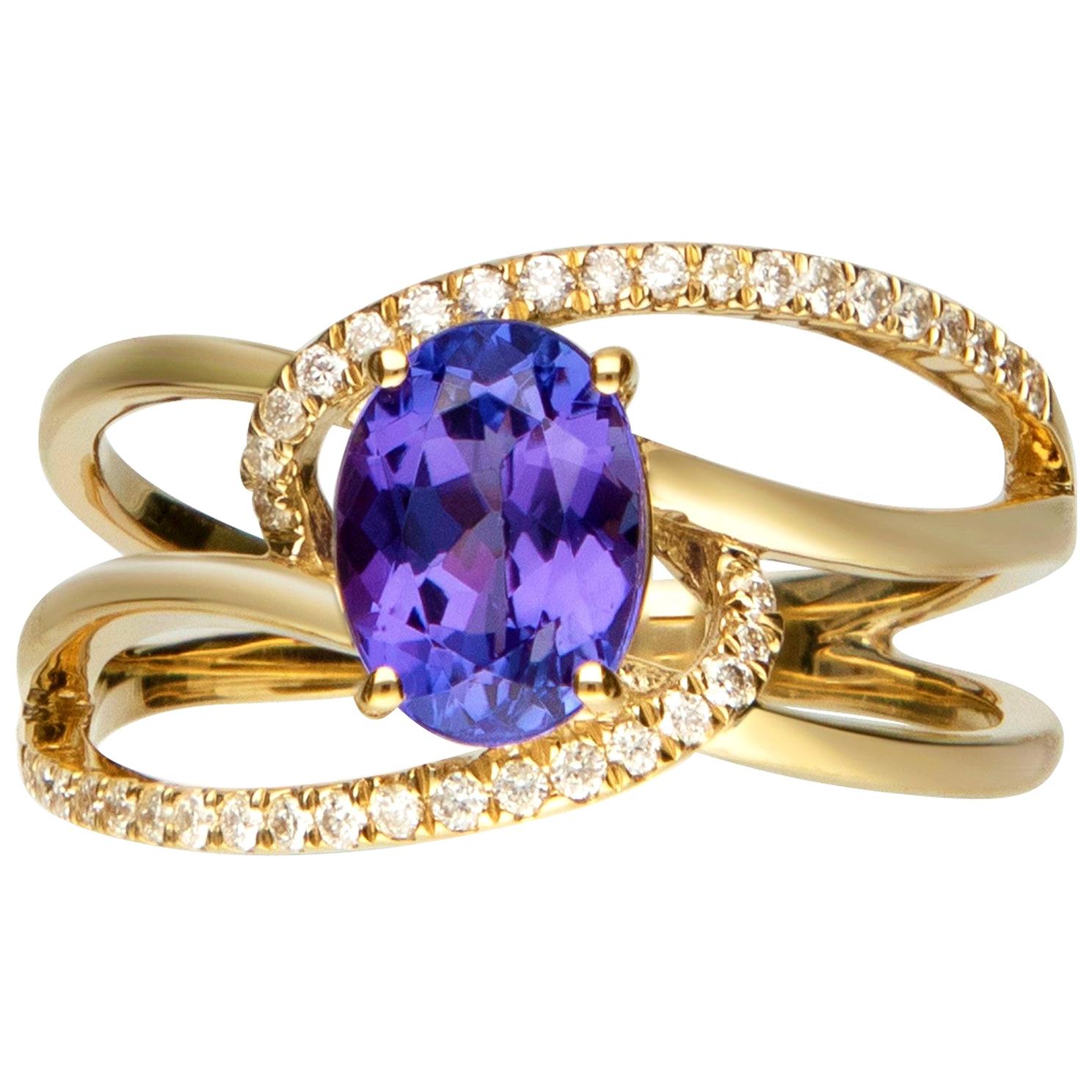 1.33 Carat Tanzanite and Diamond 14 Karat Yellow Gold Ring For Sale